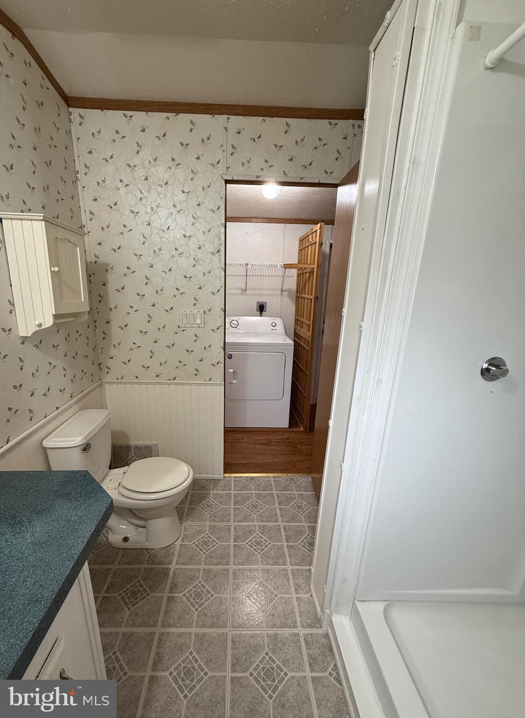 COUNTRY ESTATES - Residential