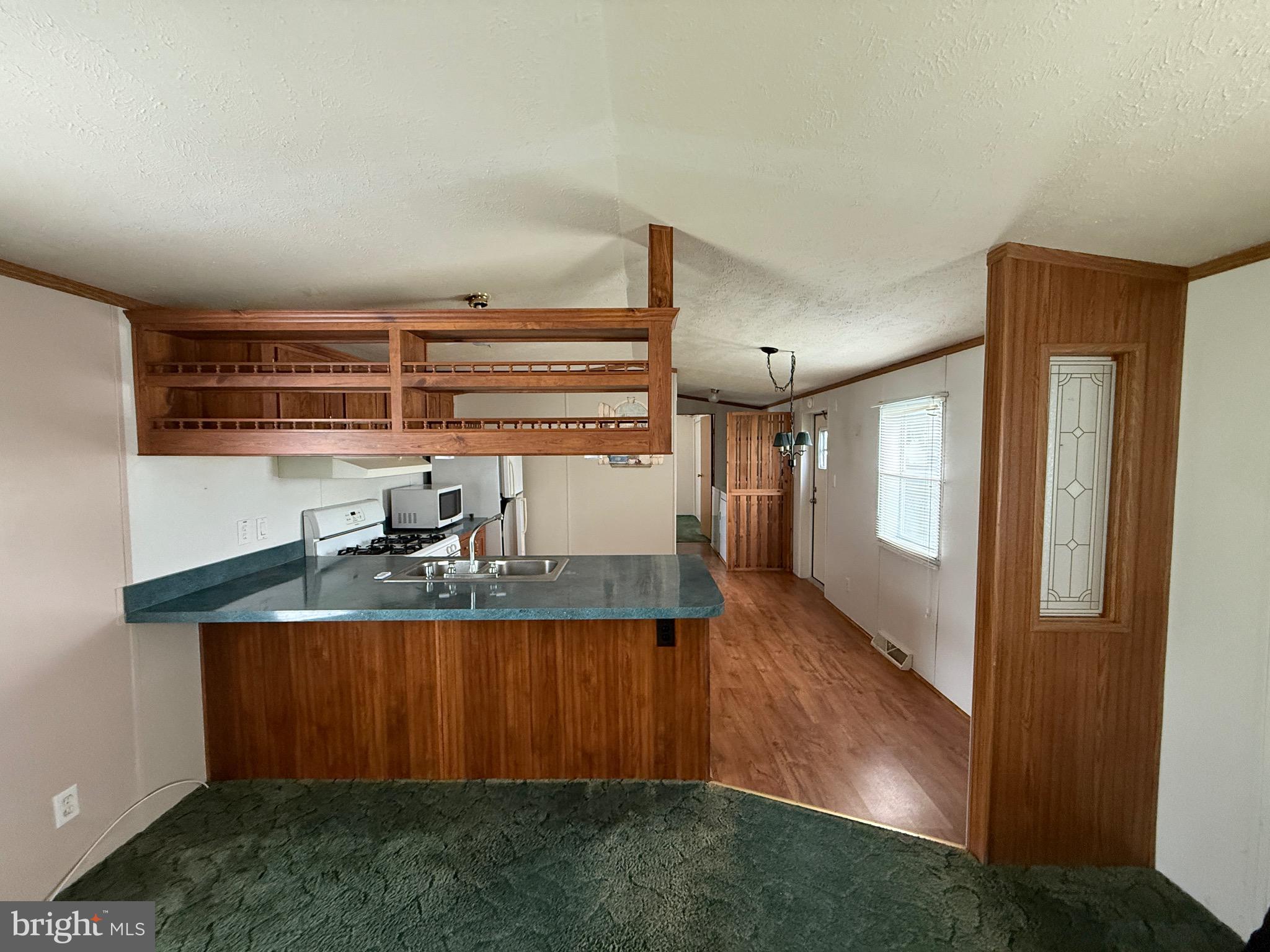 COUNTRY ESTATES - Residential