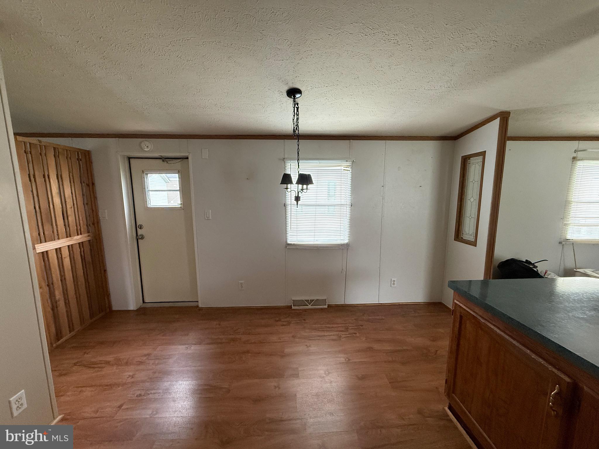 COUNTRY ESTATES - Residential