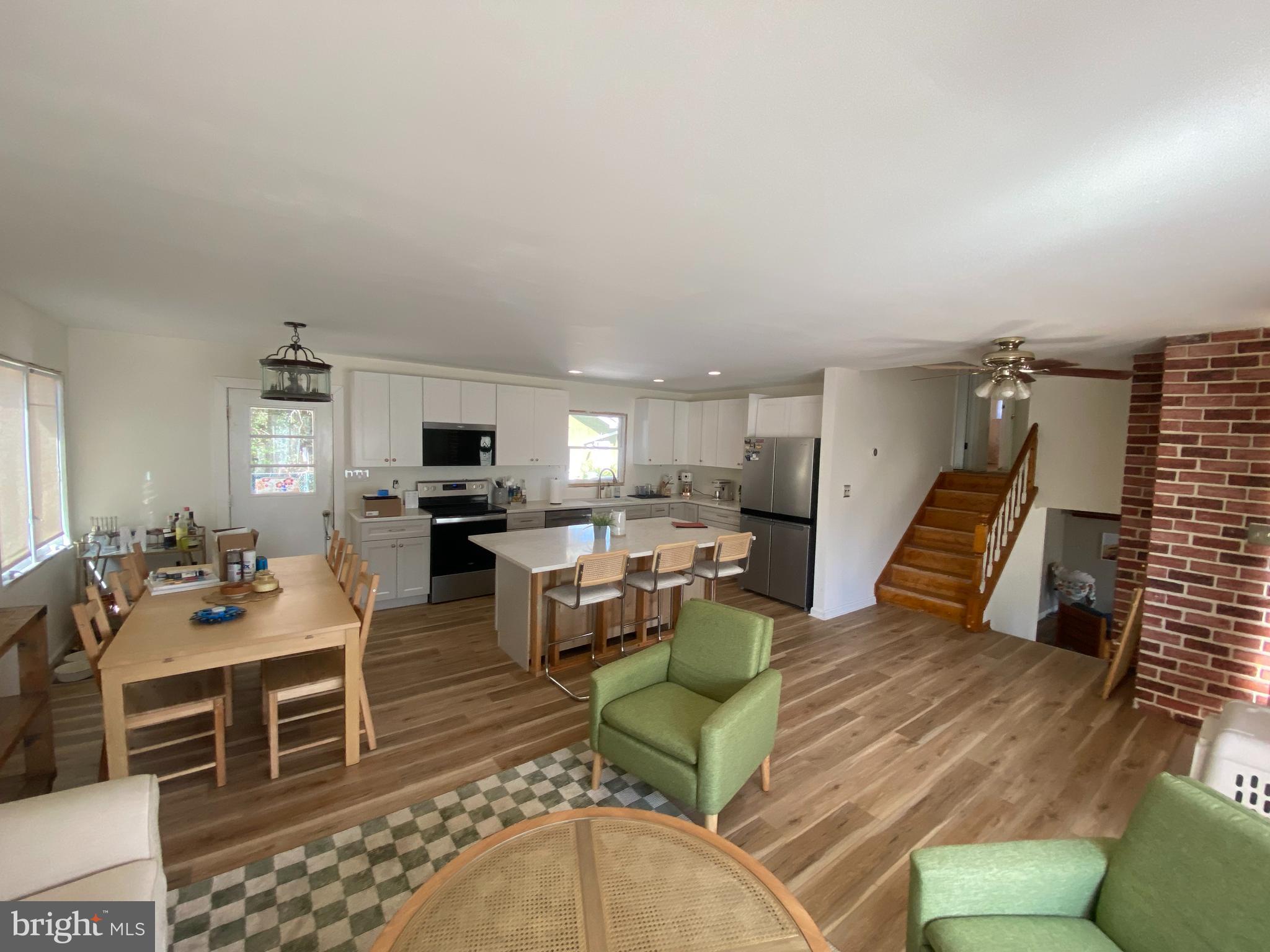 1096 LINDEN TREE DRIVE
