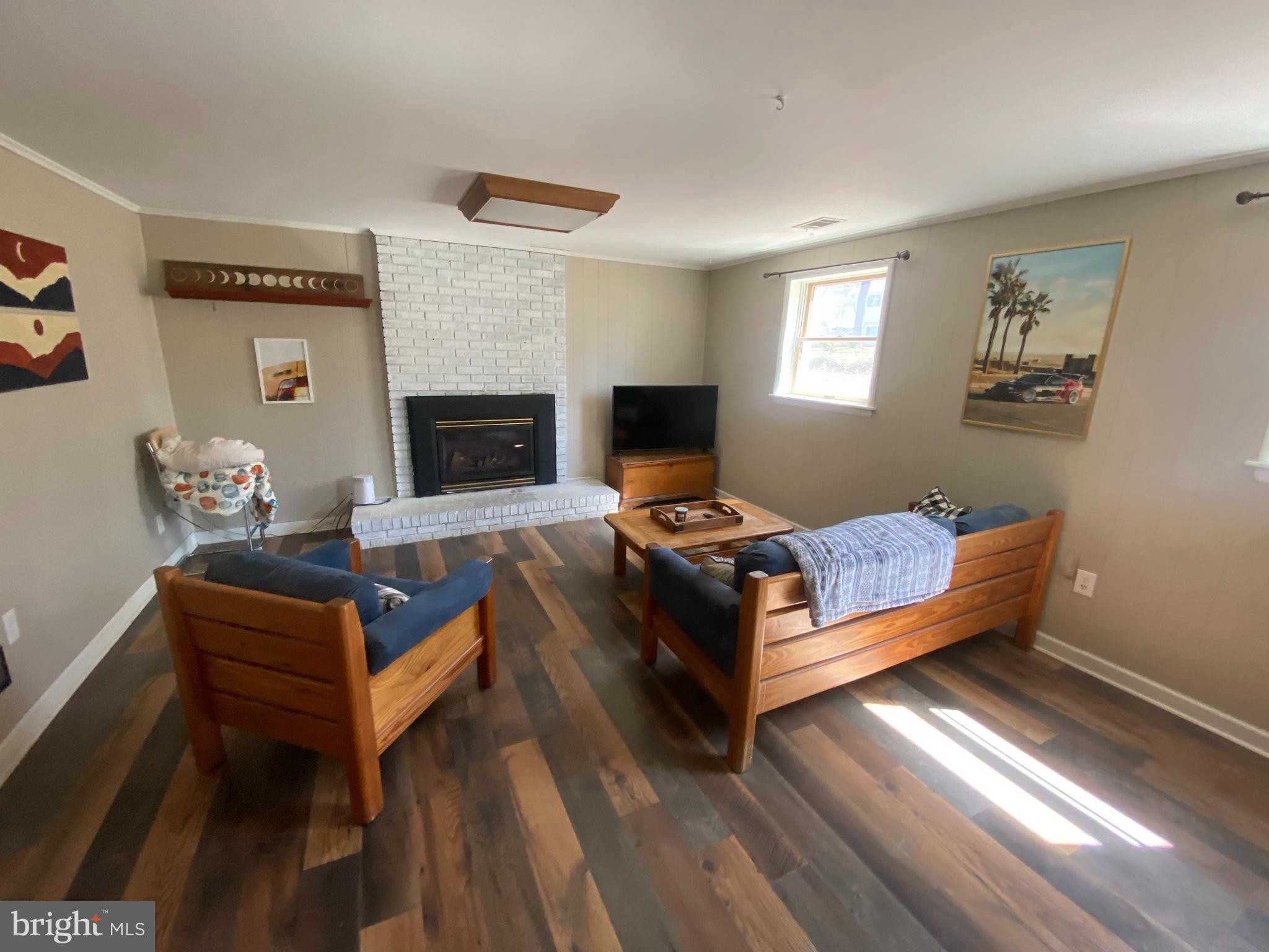 1096 LINDEN TREE DRIVE