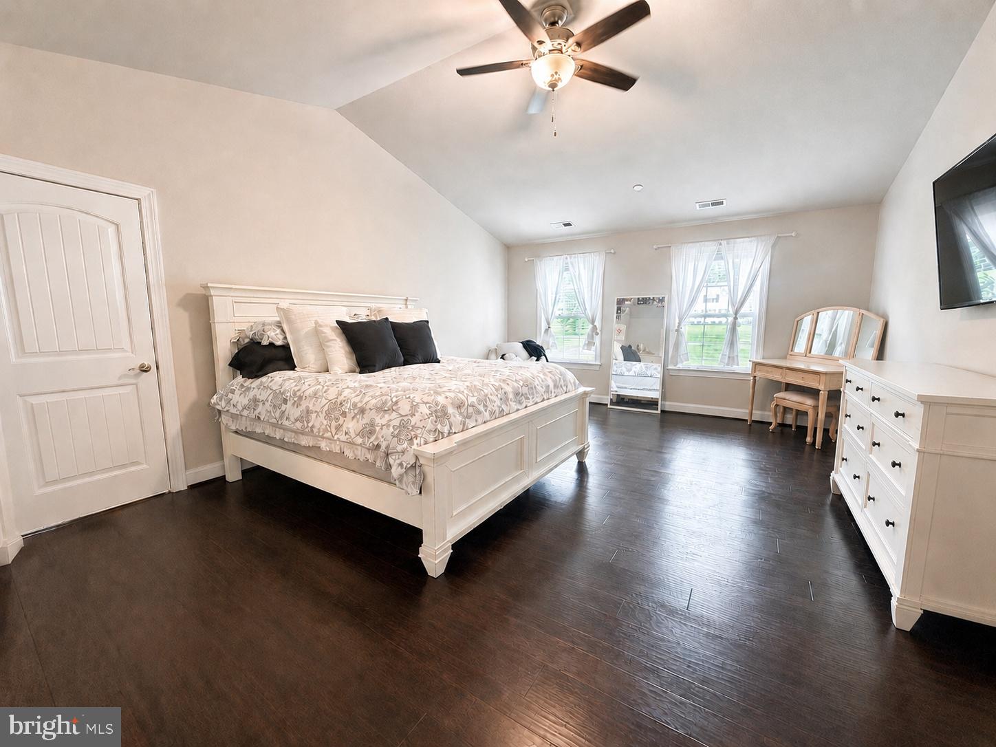 OAKLAND HALL - Residential
