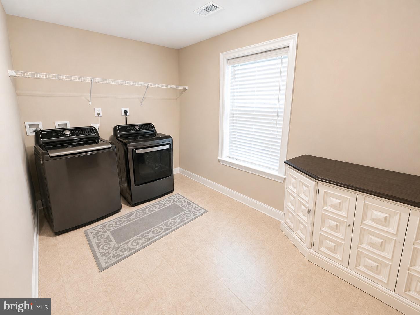 OAKLAND HALL - Residential