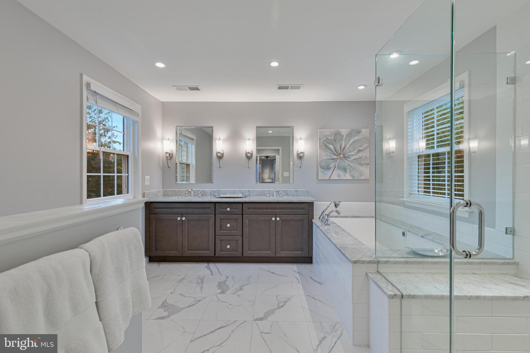 PEER MANOR - Residential