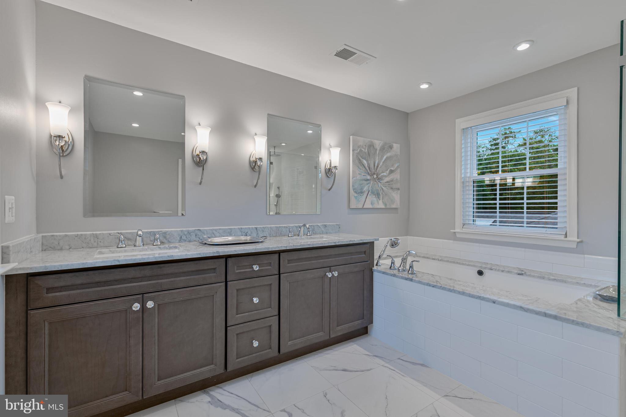 PEER MANOR - Residential