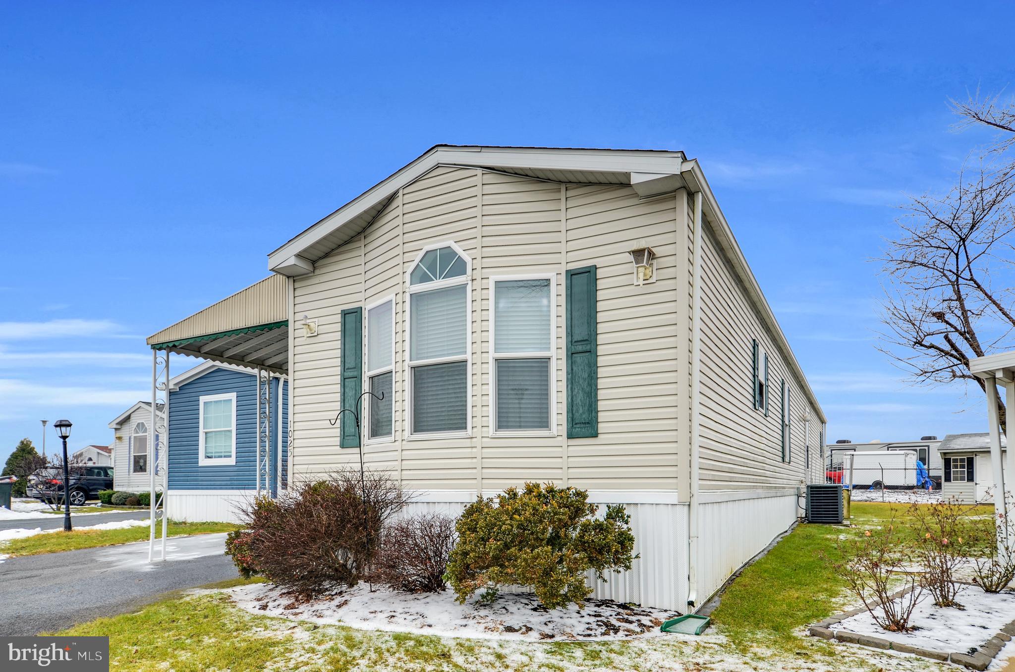 LAUREL COMMONS - Residential