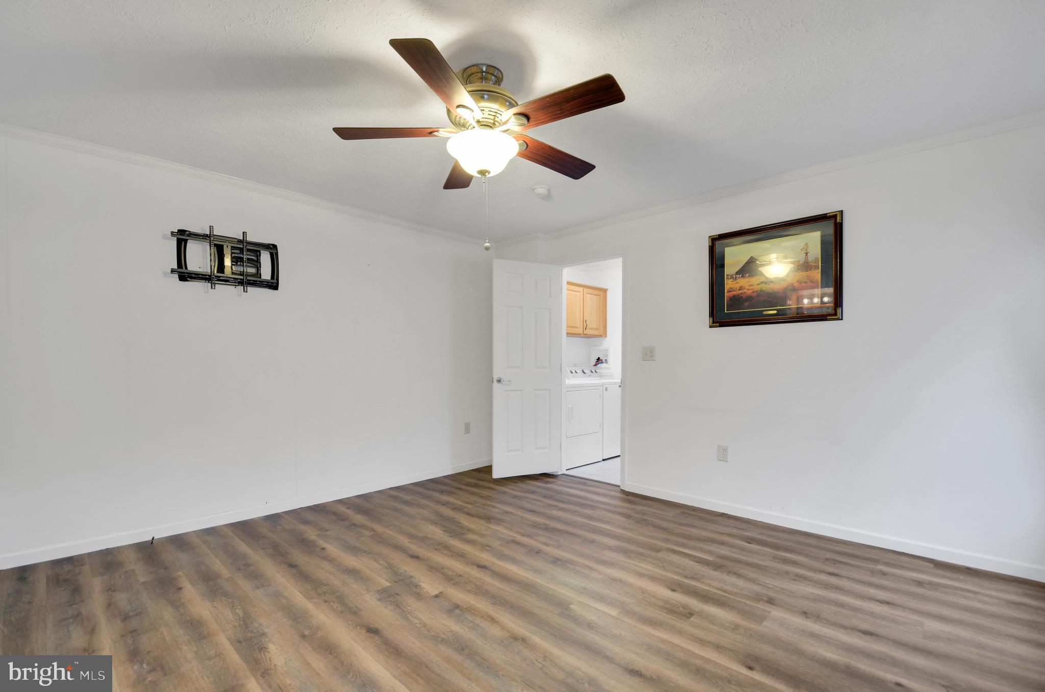 LAUREL COMMONS - Residential