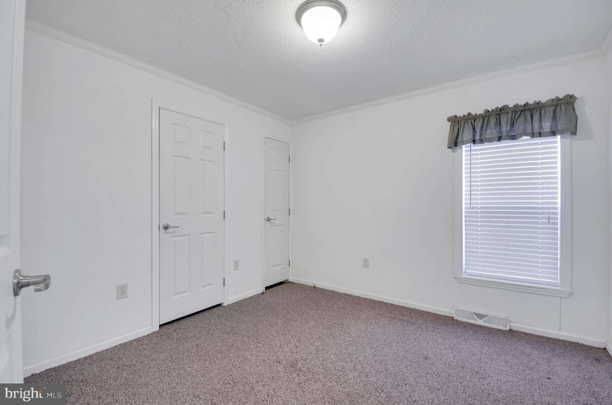 LAUREL COMMONS - Residential