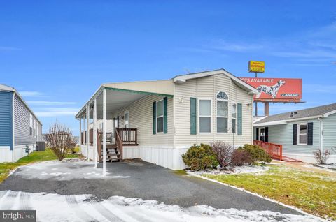 1025 YARROW AVENUE READING PA 19605