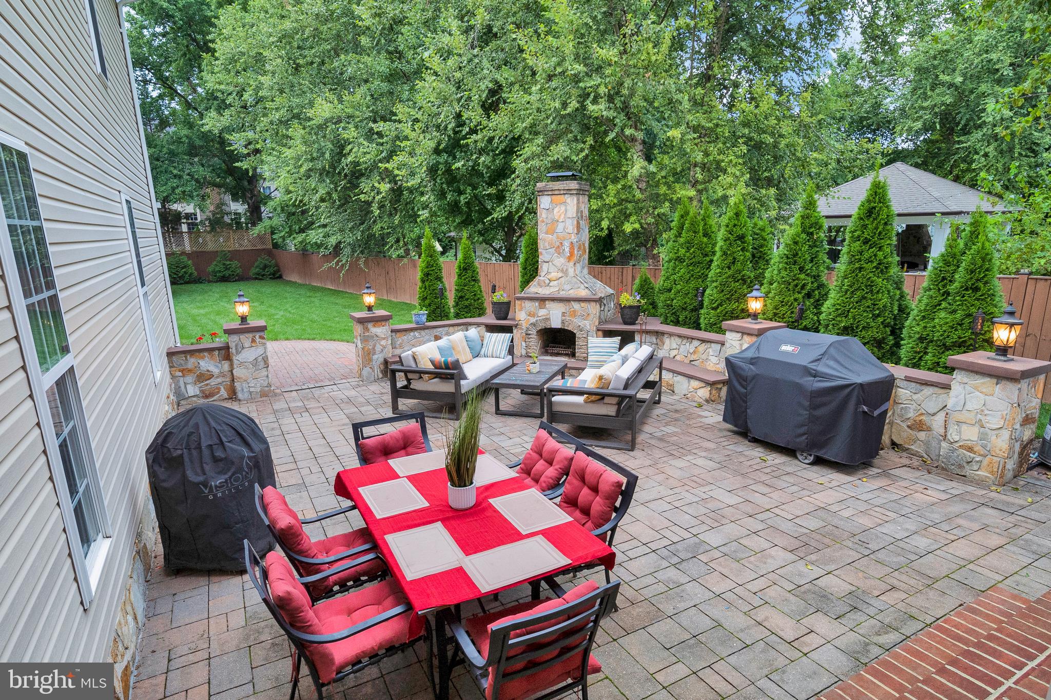 GRAYS OAKTON - Residential