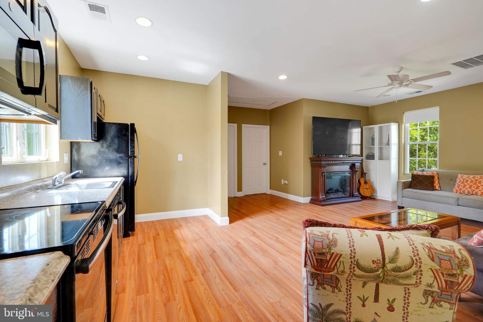 GRAYS OAKTON - Residential