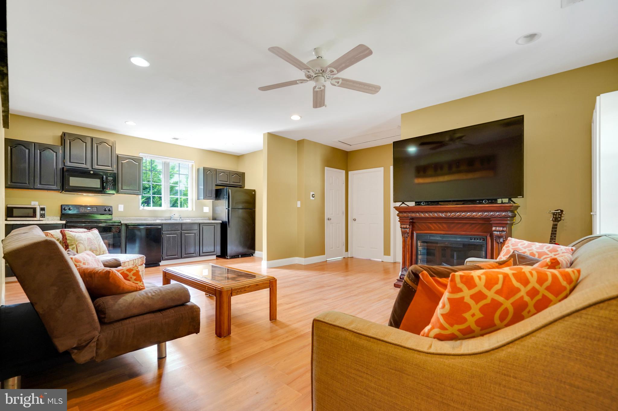 GRAYS OAKTON - Residential