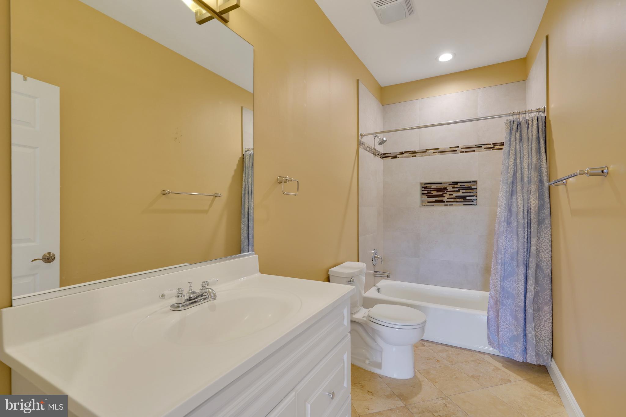 GRAYS OAKTON - Residential