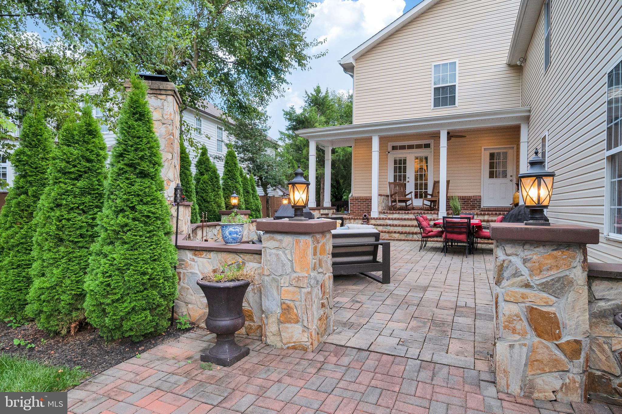 GRAYS OAKTON - Residential