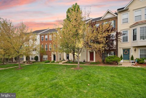 Photo of 20980 Kittanning Lane, ASHBURN, VA 20147 (MLS # VALO2120556)