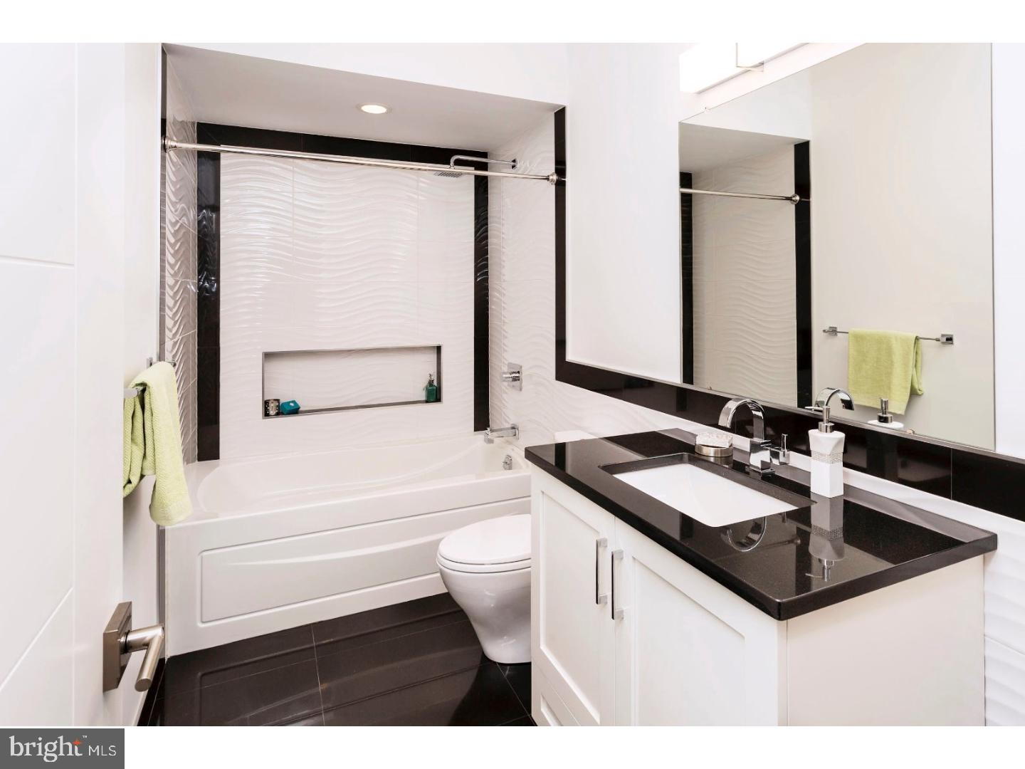 QUEEN VILLAGE - Residential