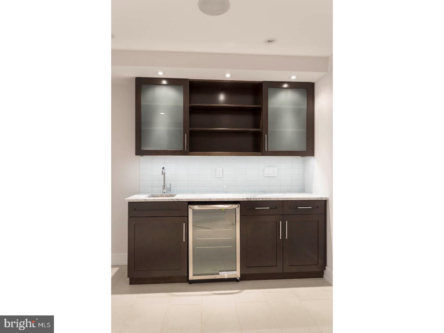 QUEEN VILLAGE - Residential