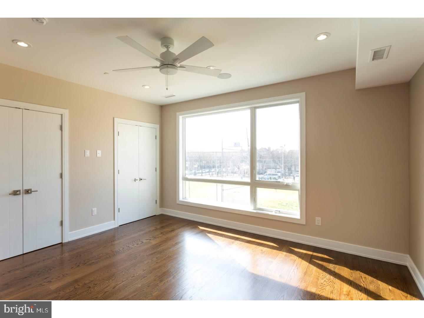 QUEEN VILLAGE - Residential