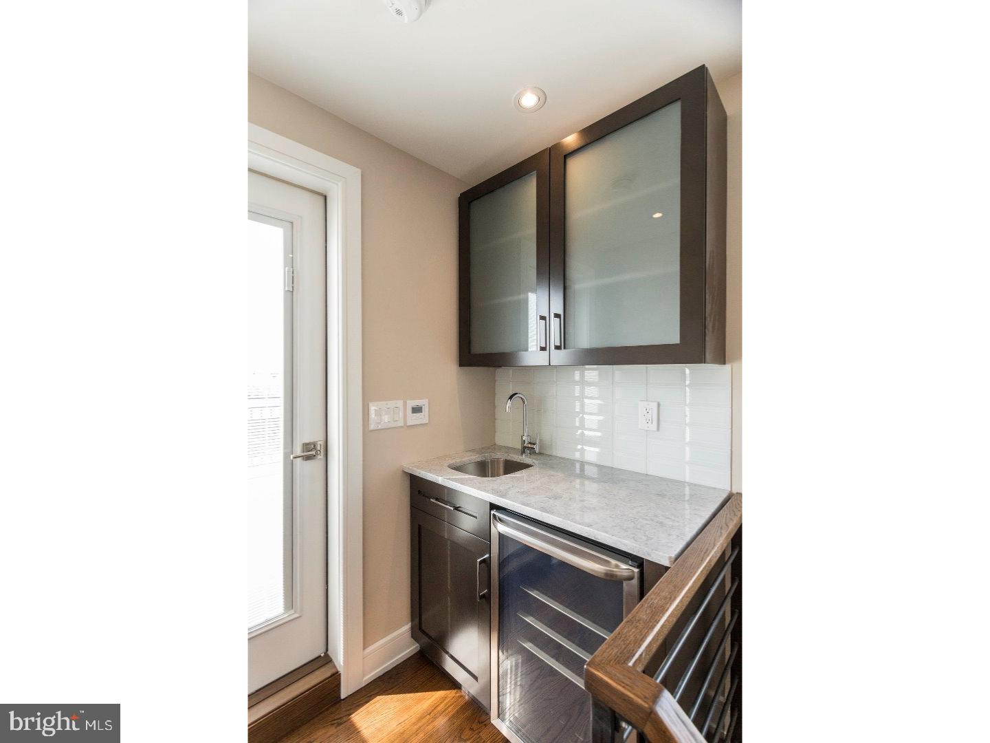 QUEEN VILLAGE - Residential