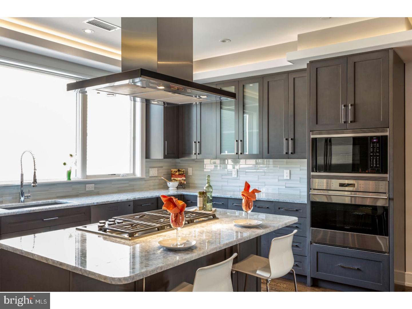 QUEEN VILLAGE - Residential