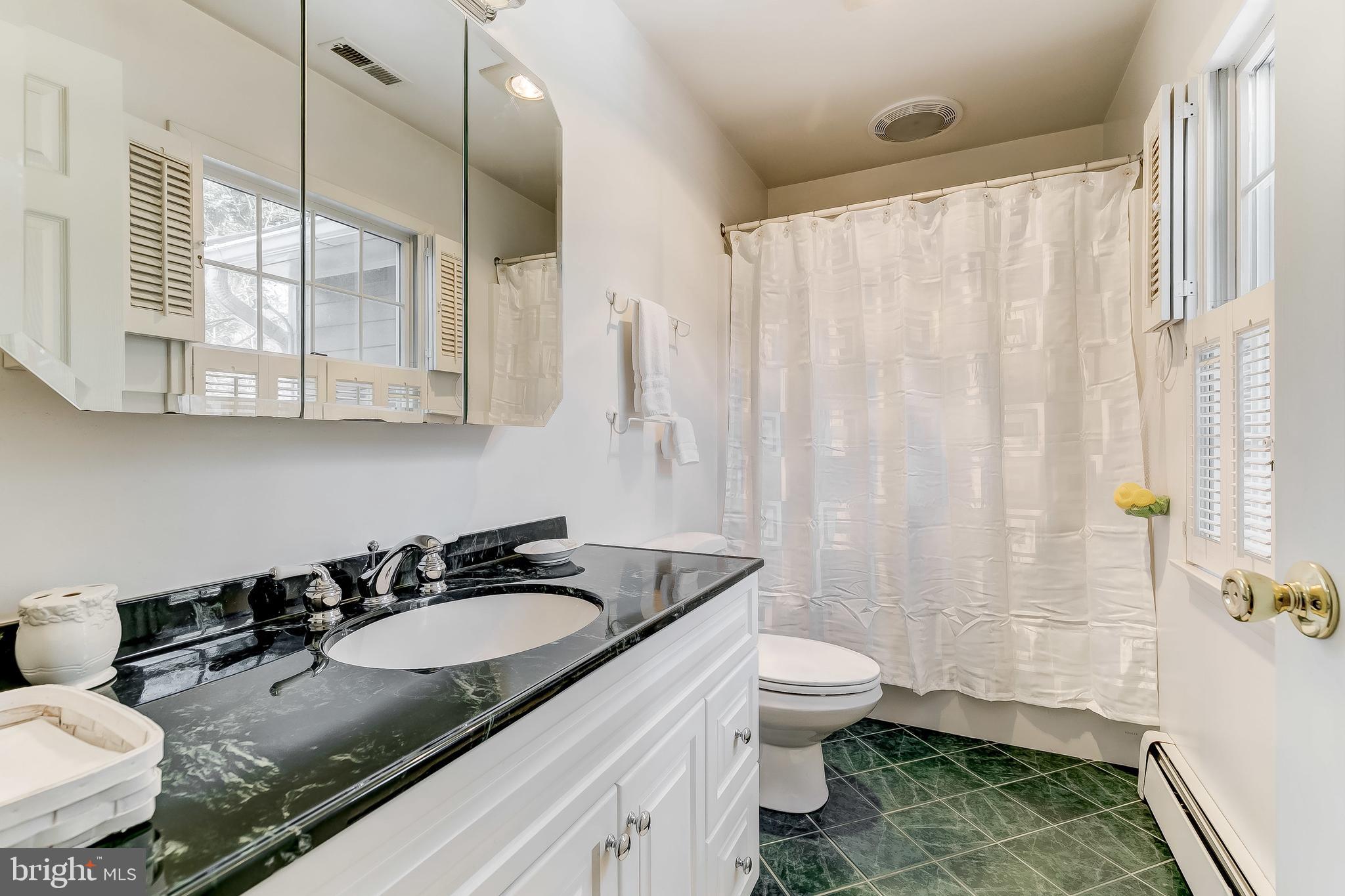 FOUR WINDS/RUXTON - Residential