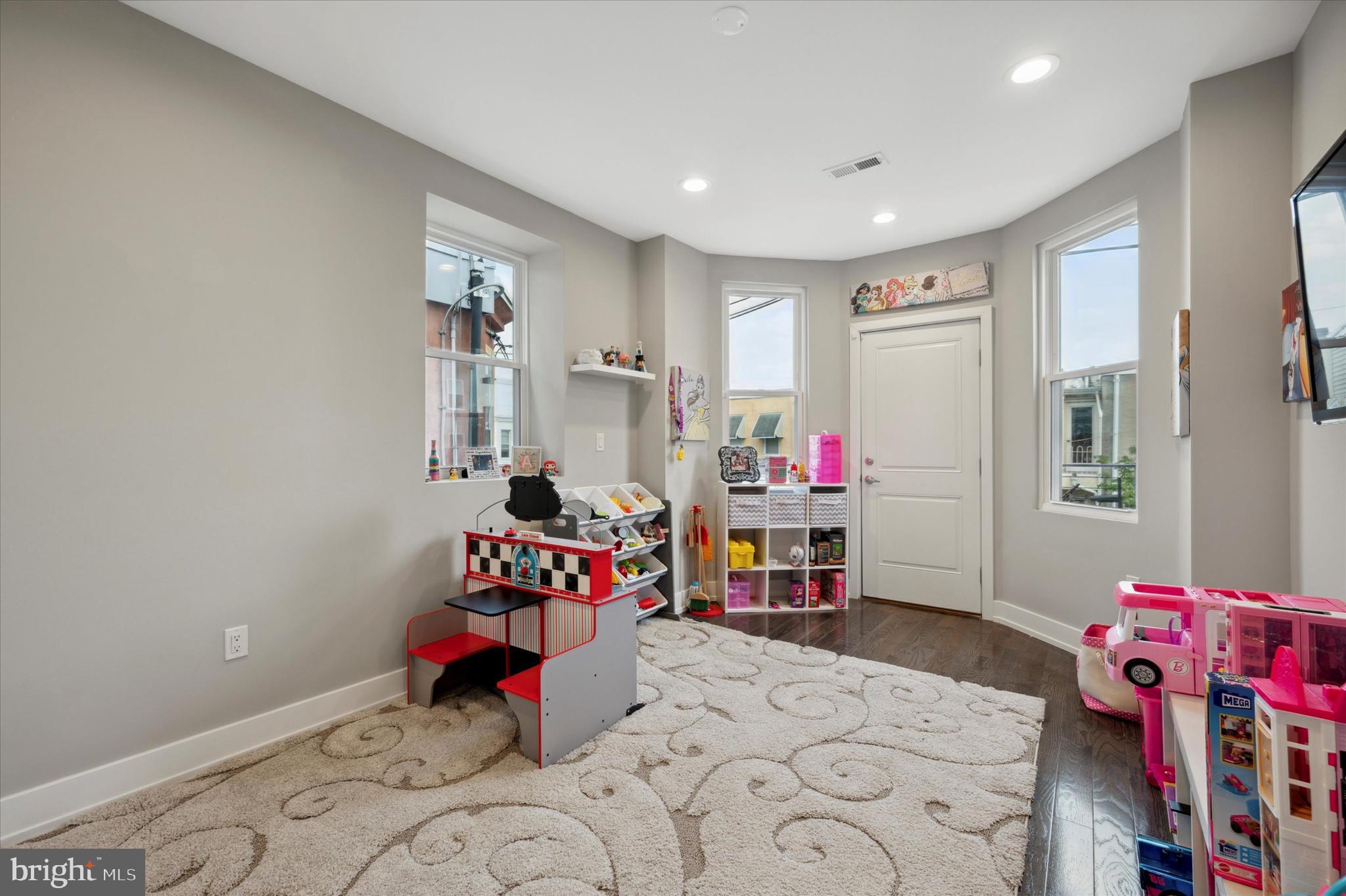 PASSYUNK SQUARE - Residential Lease