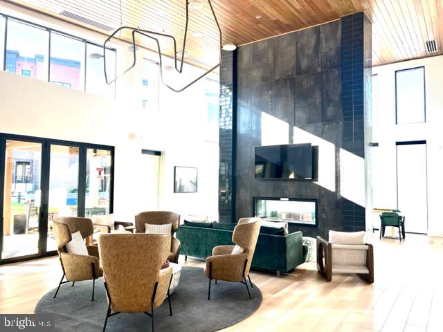 METRO WALK AT MOOREFIELD STATION - Residential Lease