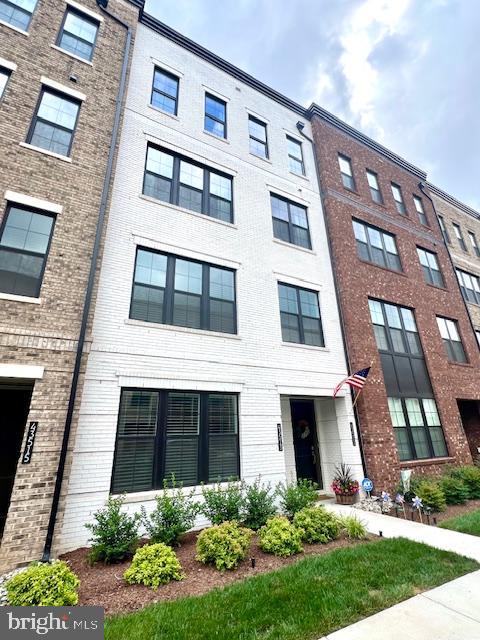 METRO WALK AT MOOREFIELD STATION - Residential Lease