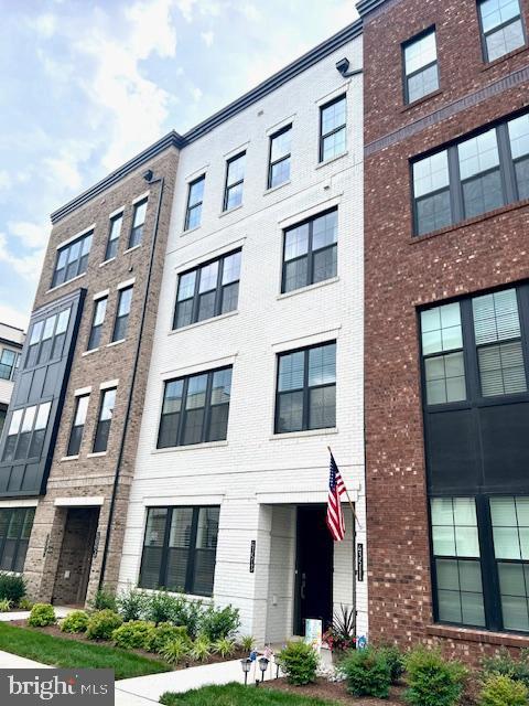 METRO WALK AT MOOREFIELD STATION - Residential Lease