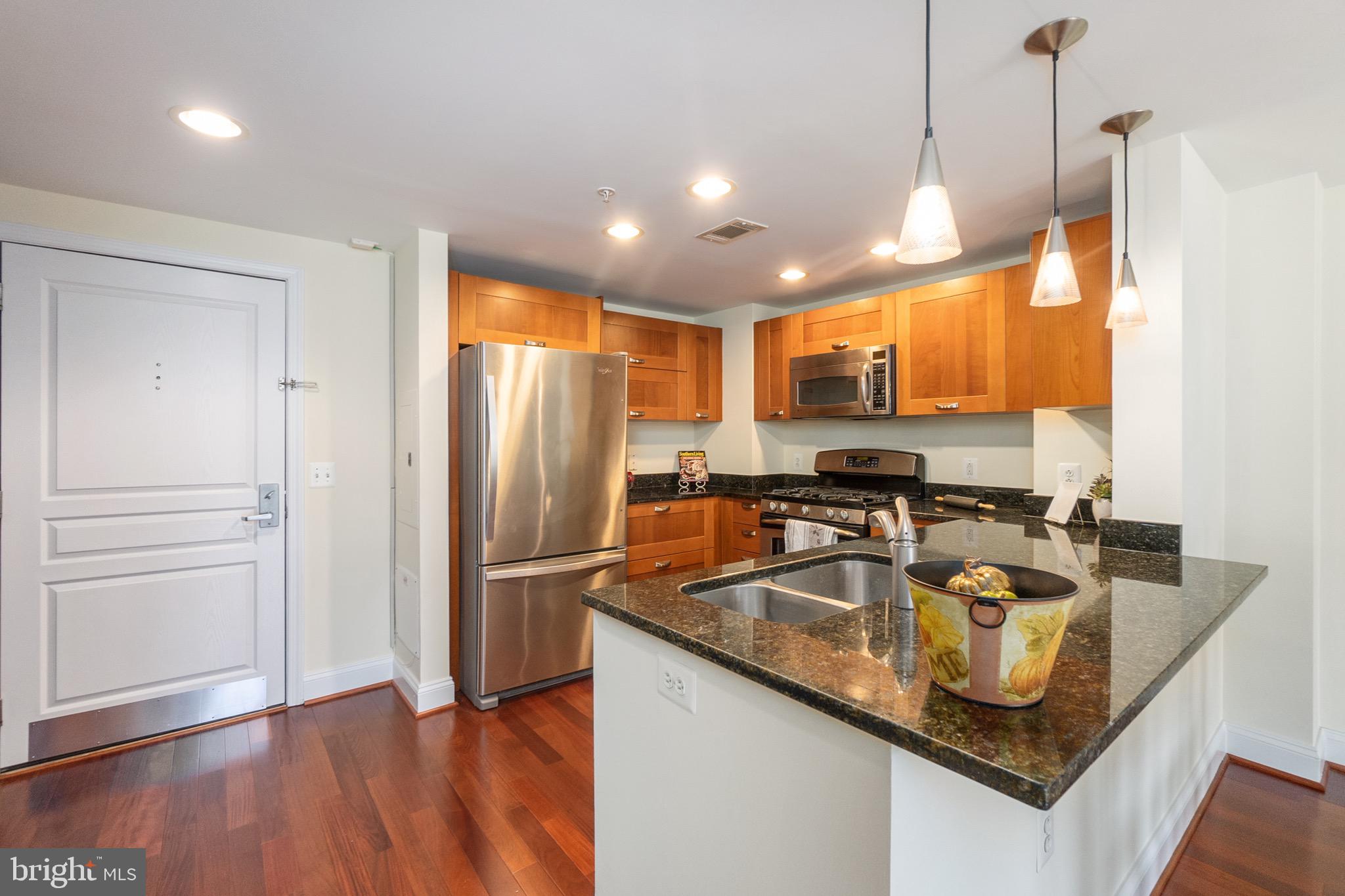 MIDTOWN ALEXANDRIA STATION CONDOMINIUM - Residential