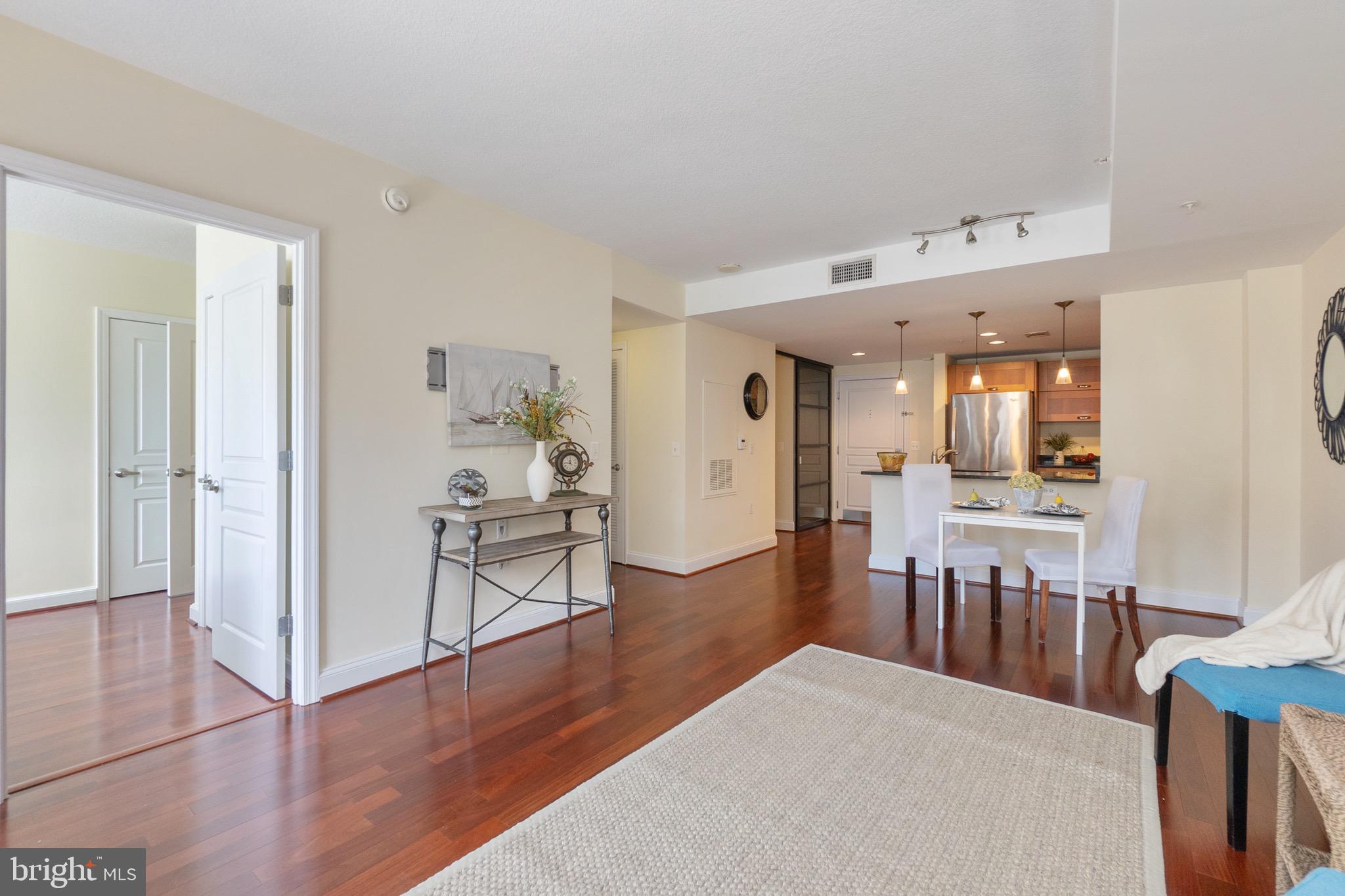 MIDTOWN ALEXANDRIA STATION CONDOMINIUM - Residential