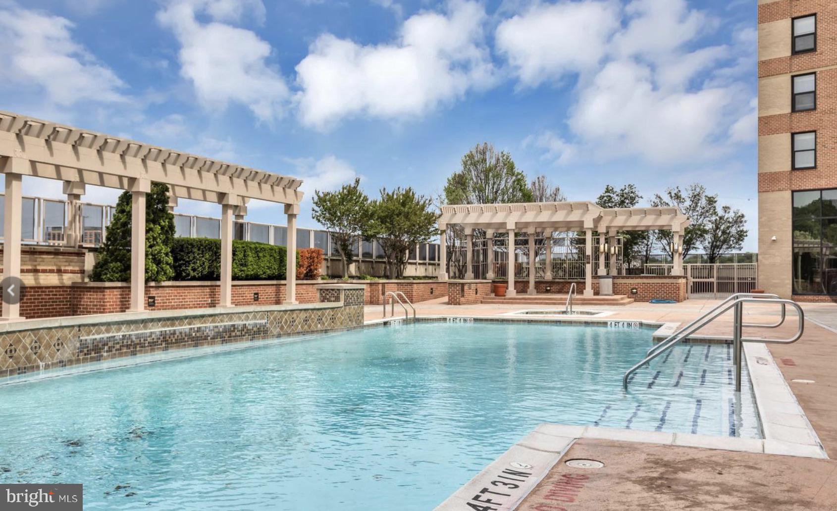 MIDTOWN ALEXANDRIA STATION CONDOMINIUM - Residential