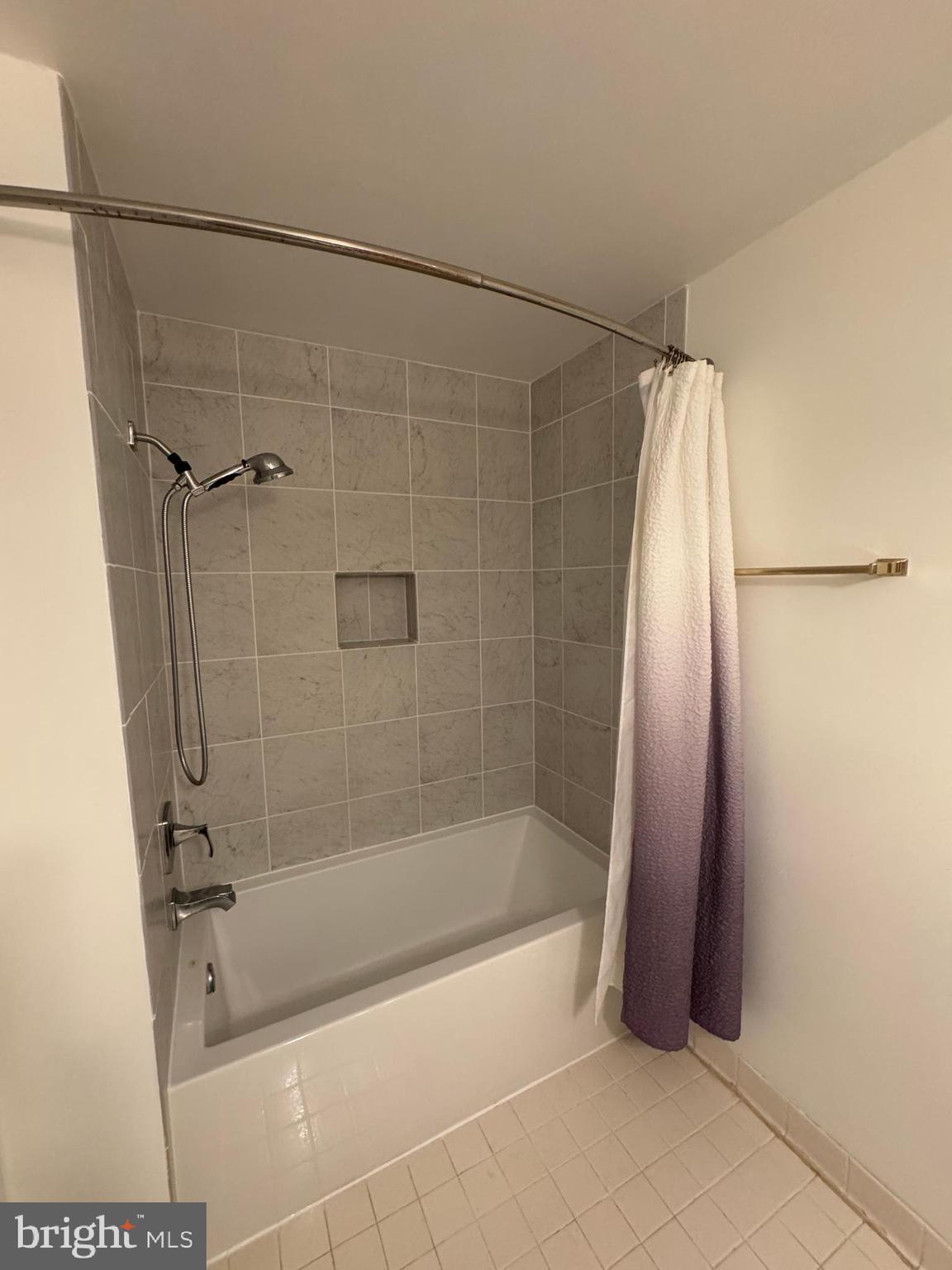 HICKORY RIDGE LA PLATA - Residential Lease