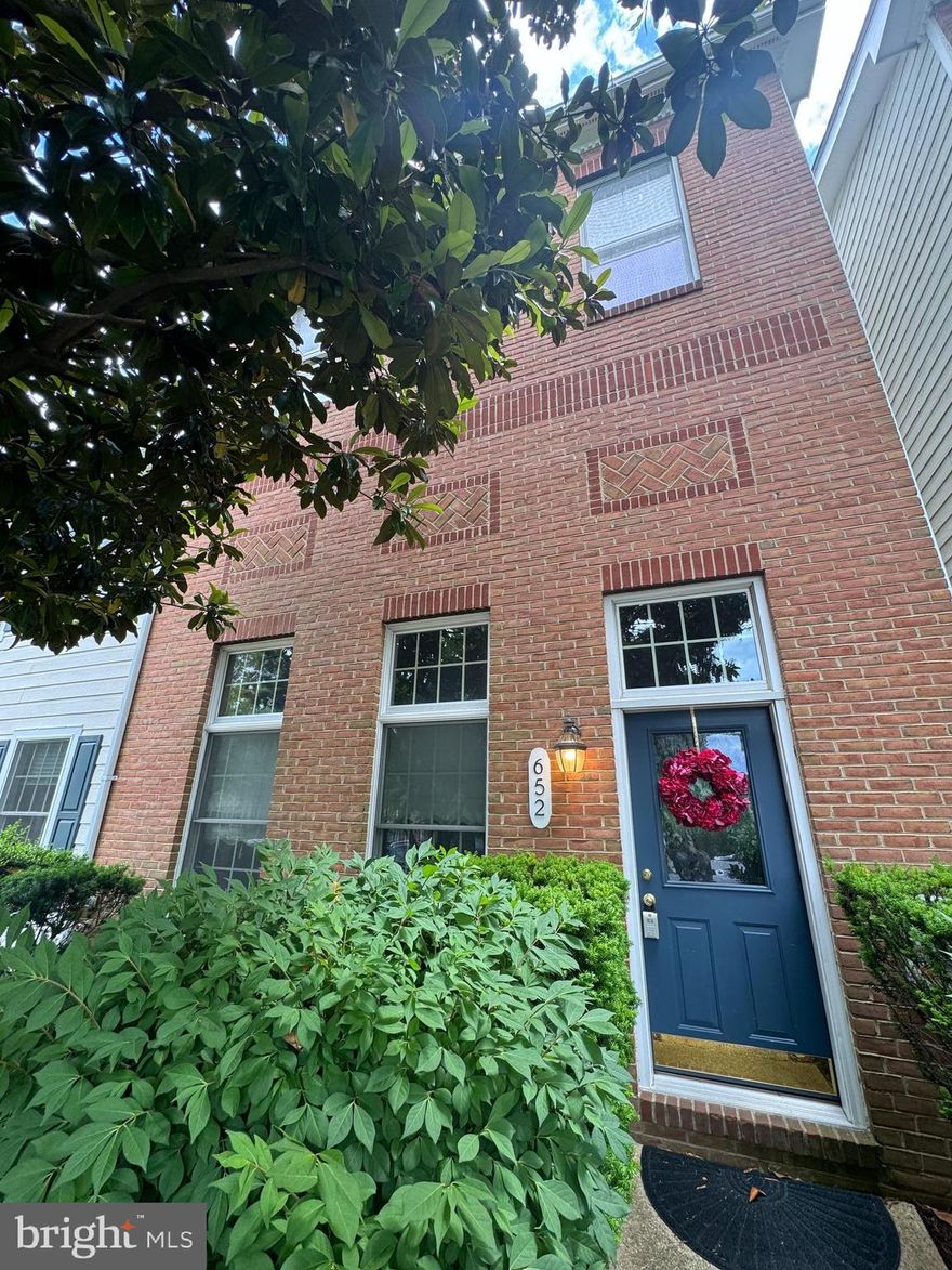 One of a kind, large end unit townhouse in centrally located Hickory Ridge neighborhood!  This lovely townhouse features 3 king size bedroom suites, in townhouse laundry and 2 assigned parking spots right in front of the townhouse PLUS many visitor spots, just steps away.  

 First floor features large living room with 2 story ceiling and windows, for much natural light! Large area can be used for dining room, office, play area or extra living area.   There is a half bath on main level and an eat in kitchen with an island and laundry. Kitchen features stainless steel appliances and built in microwave. Sliding glass doors in kitchen leads to quaint patio area, for outdoor dining and relaxing

2nd level features one 3 room bedroom suite.  This is the largest of the 3 suites, as it has an extra room attached that can be used as tenant needs, workout room, office, nursery, etc.   The 3rd level boasts TWO more king size suite bedrooms, each with their own tub/shower combo bathrooms, large front to back bedrooms and walk-in closets! 

This is such a unique townhouse, so don't miss this rare opportunity to rent this lovely home. La Plata school district,  close to library, hospital, restaurants and shops and farmer's market!   NO smoking.  Pets on case to case basis.  No adult/full grown dogs over 40lbs.  Must See!