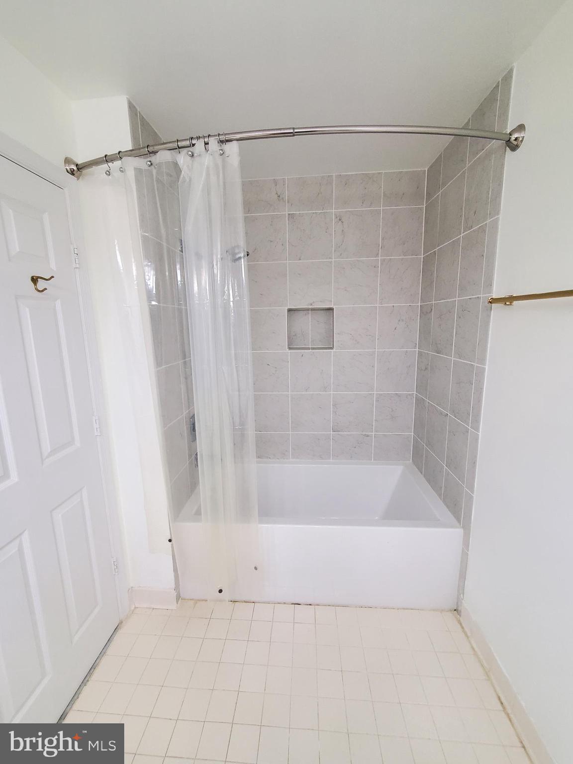 HICKORY RIDGE LA PLATA - Residential Lease