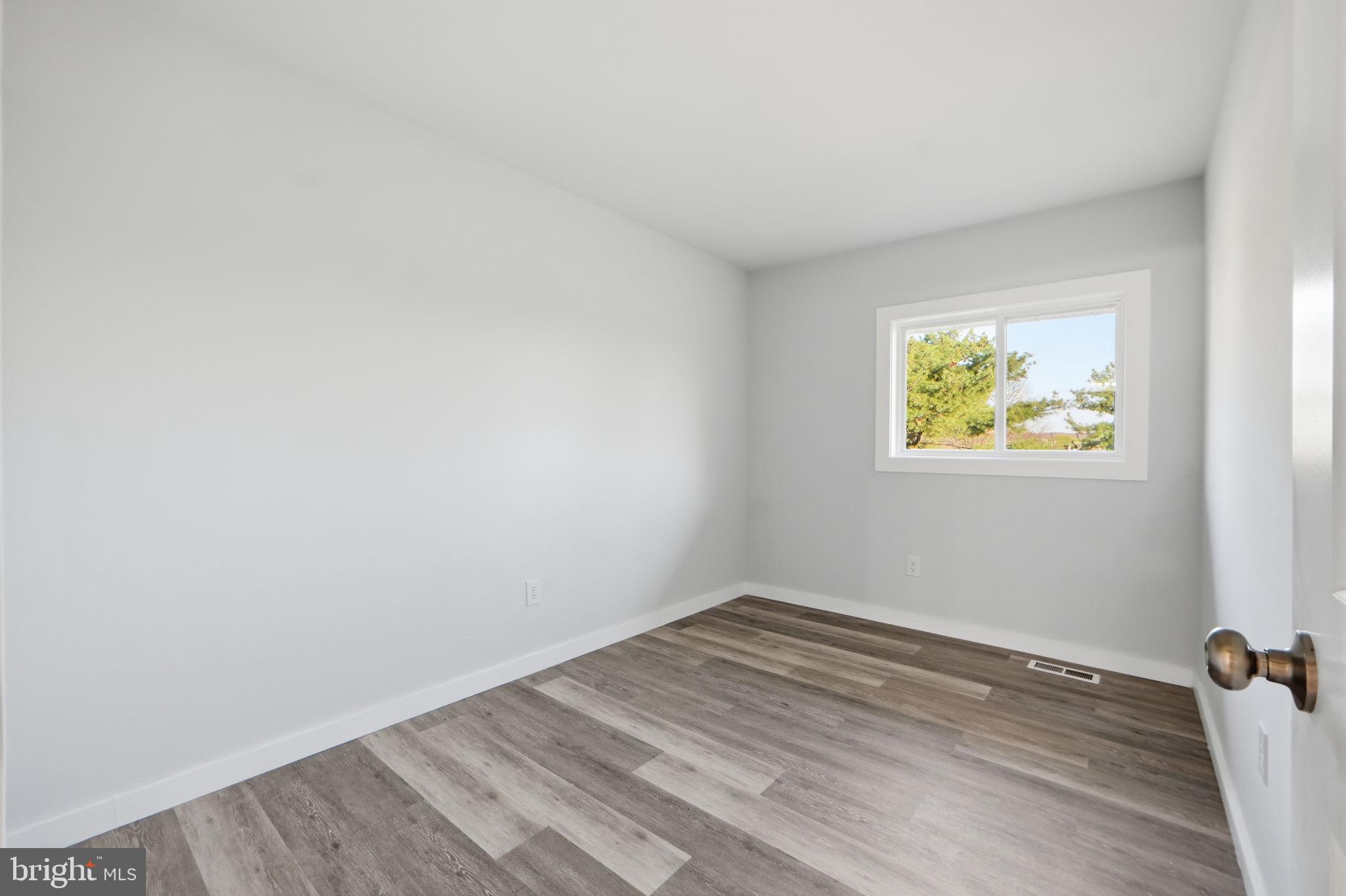 FOUR SEASONS - Residential