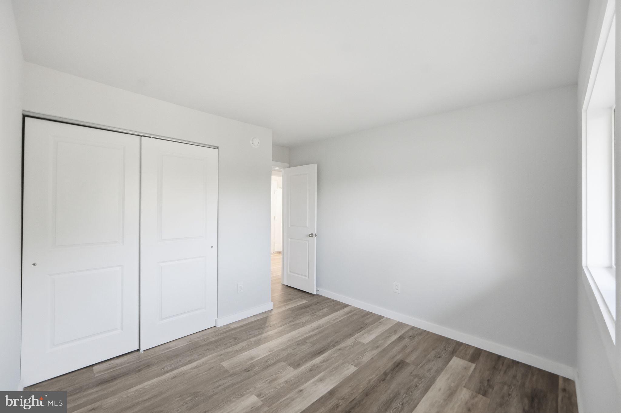 FOUR SEASONS - Residential