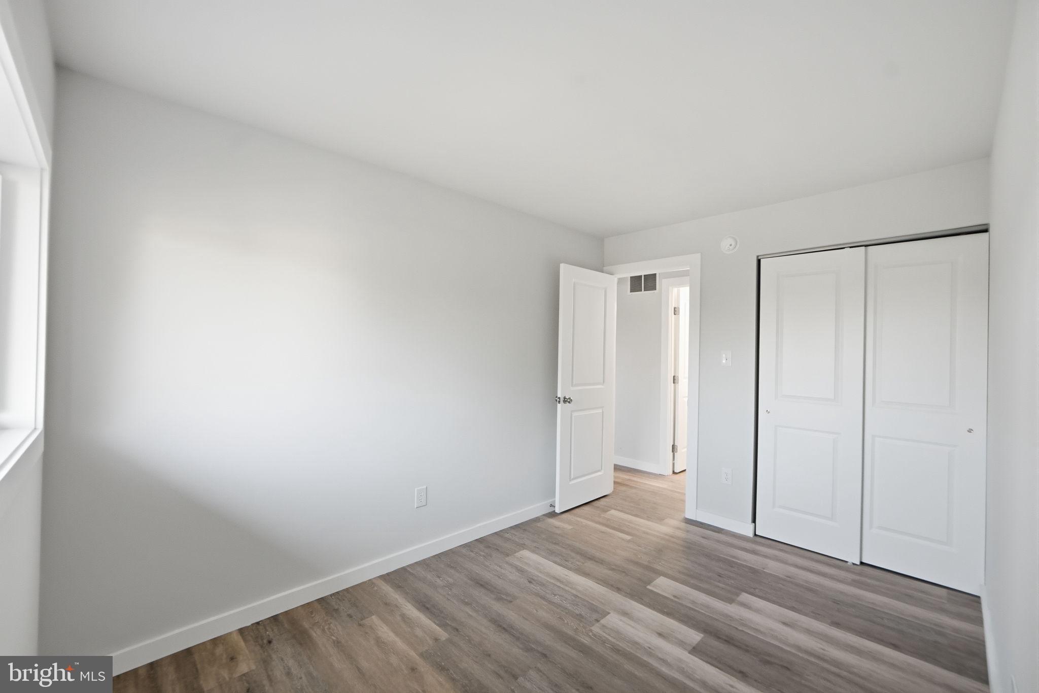 FOUR SEASONS - Residential