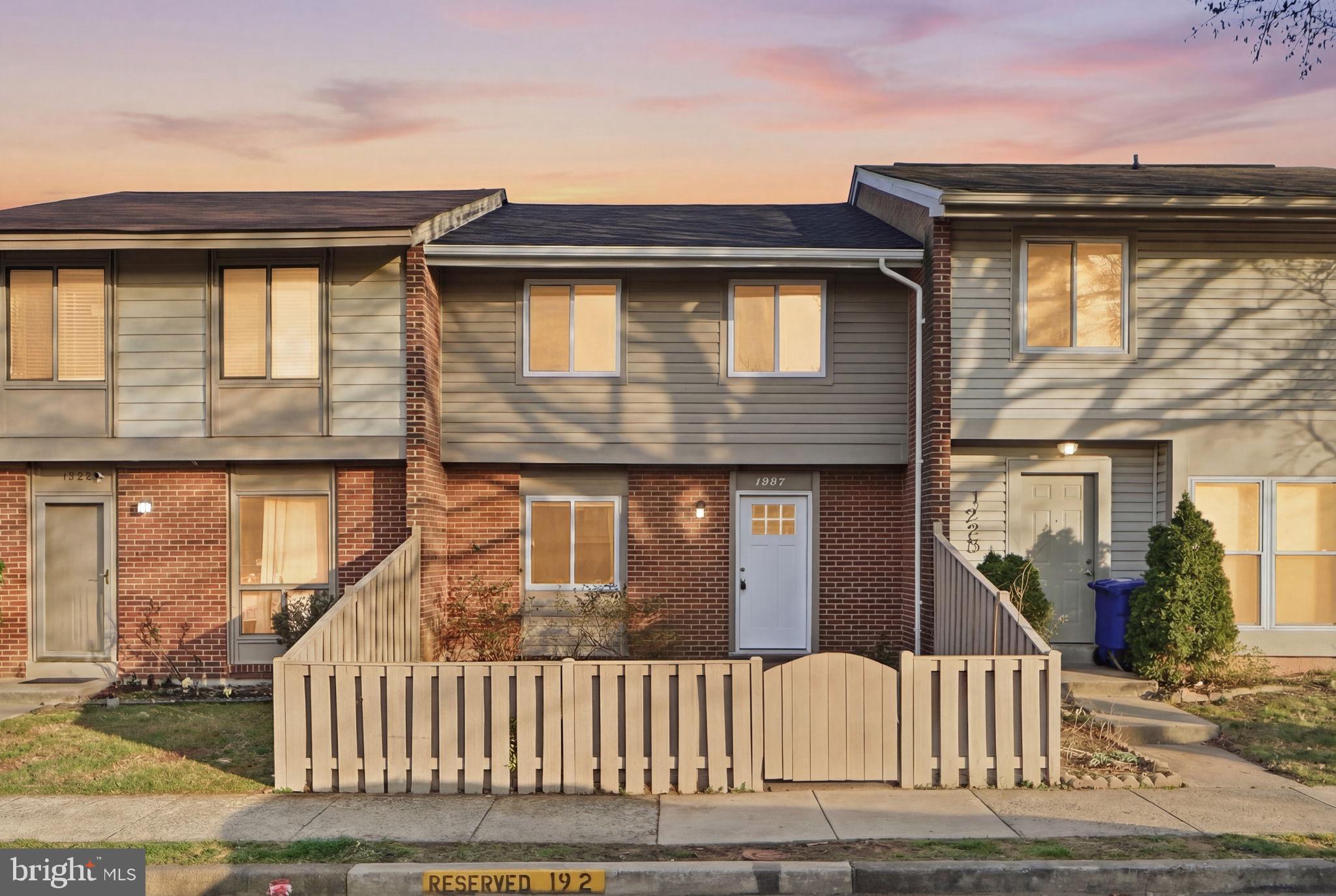 FOUR SEASONS - Residential