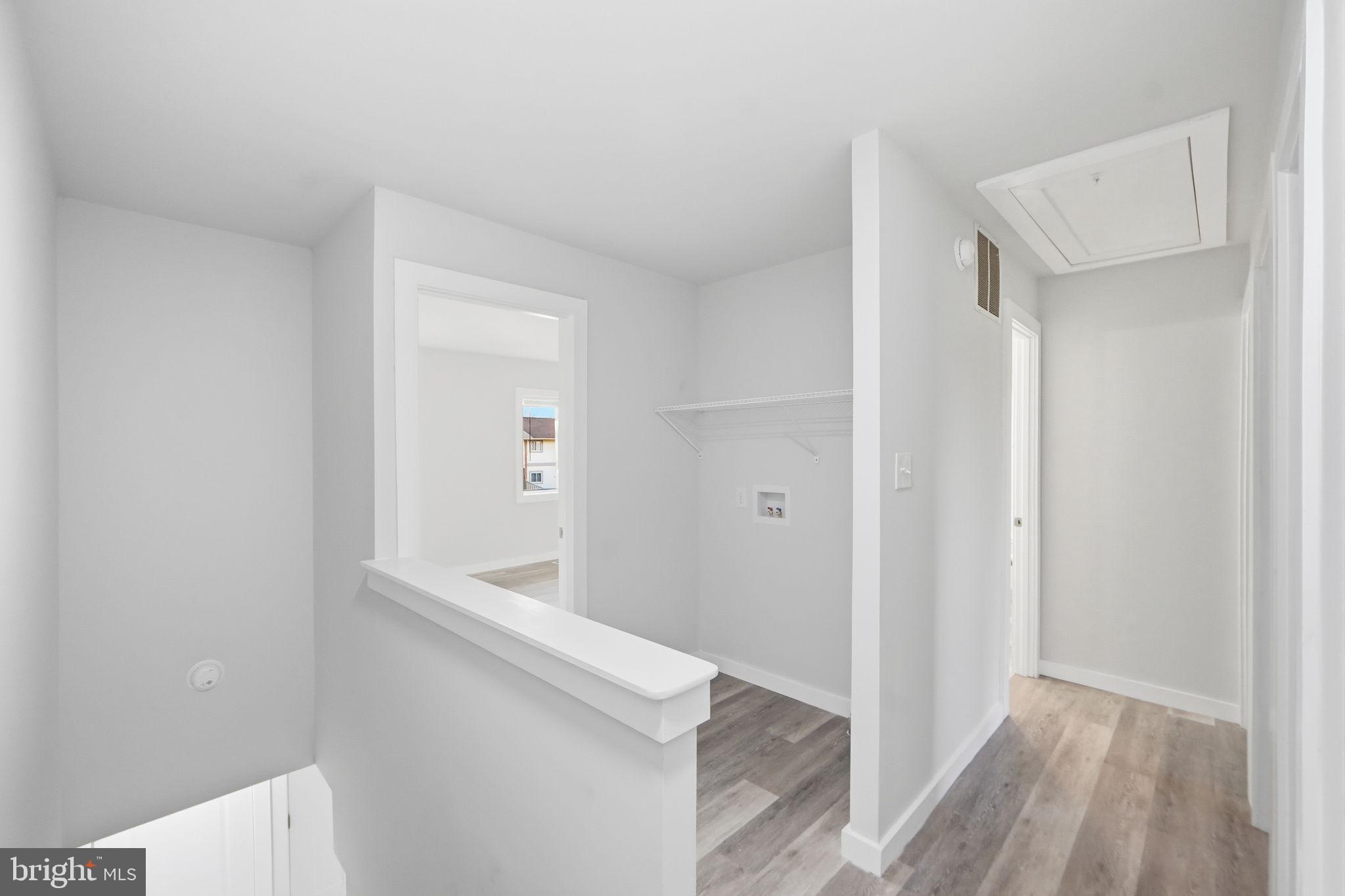 FOUR SEASONS - Residential