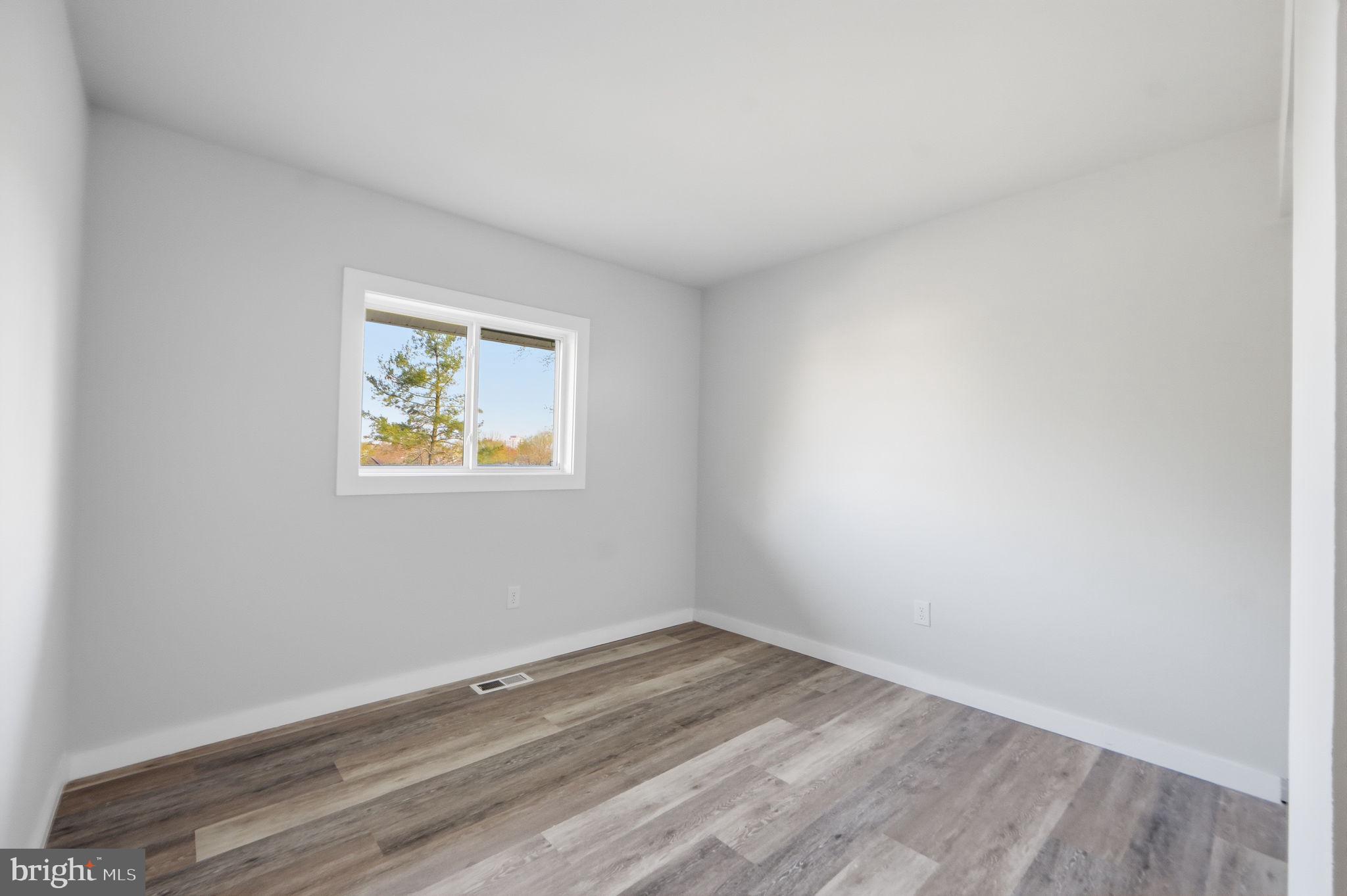 FOUR SEASONS - Residential