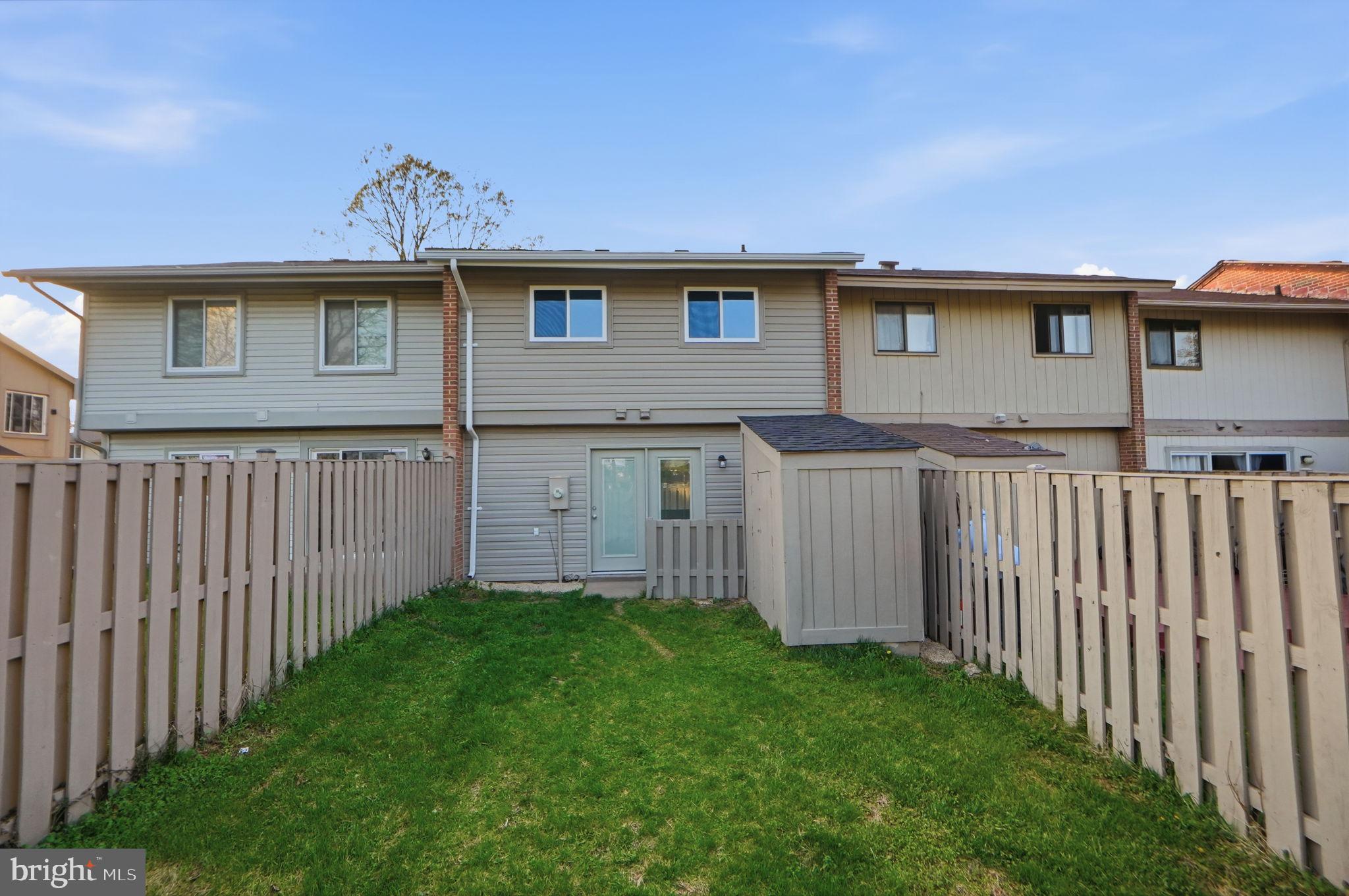 FOUR SEASONS - Residential