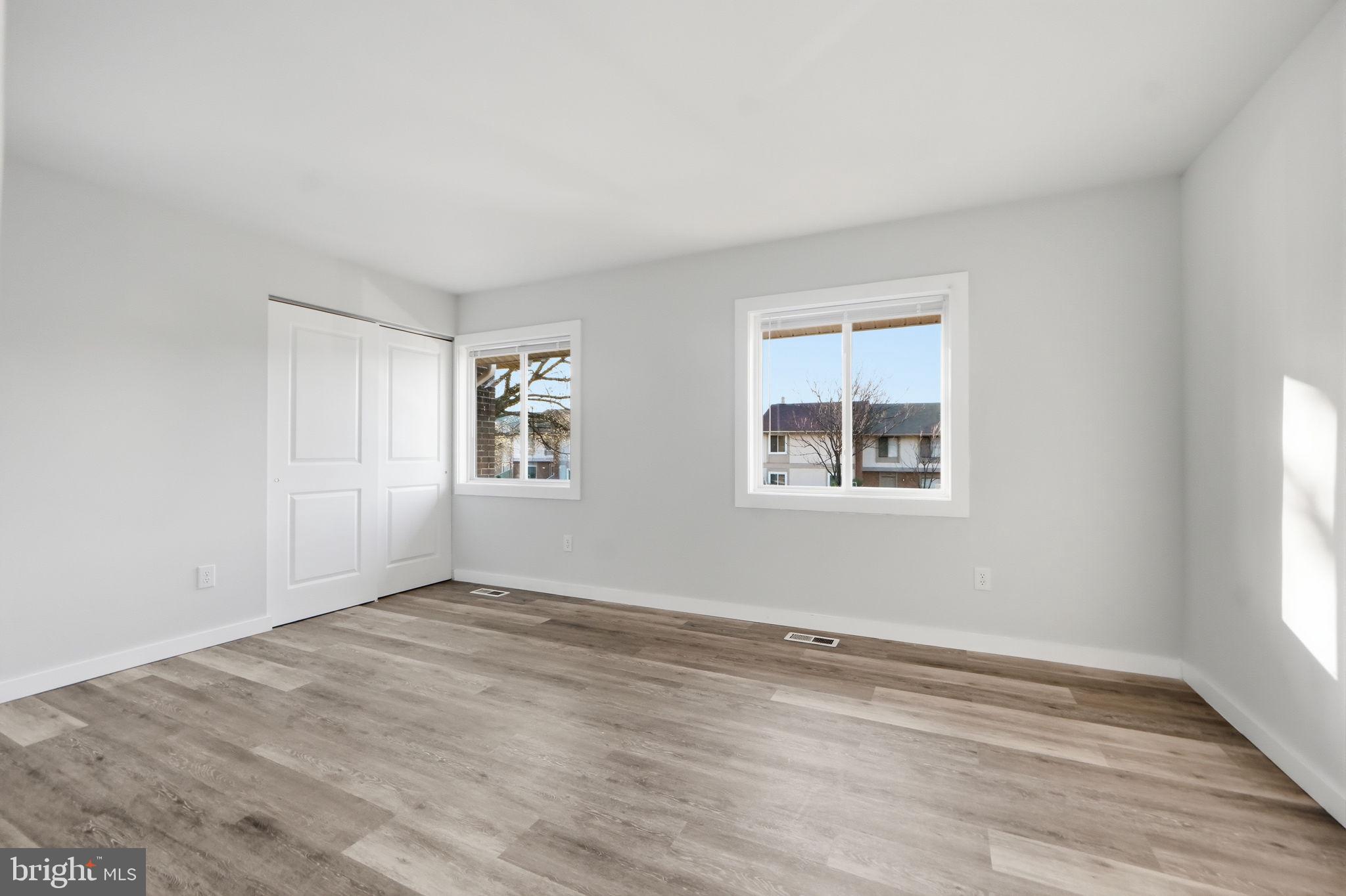 FOUR SEASONS - Residential