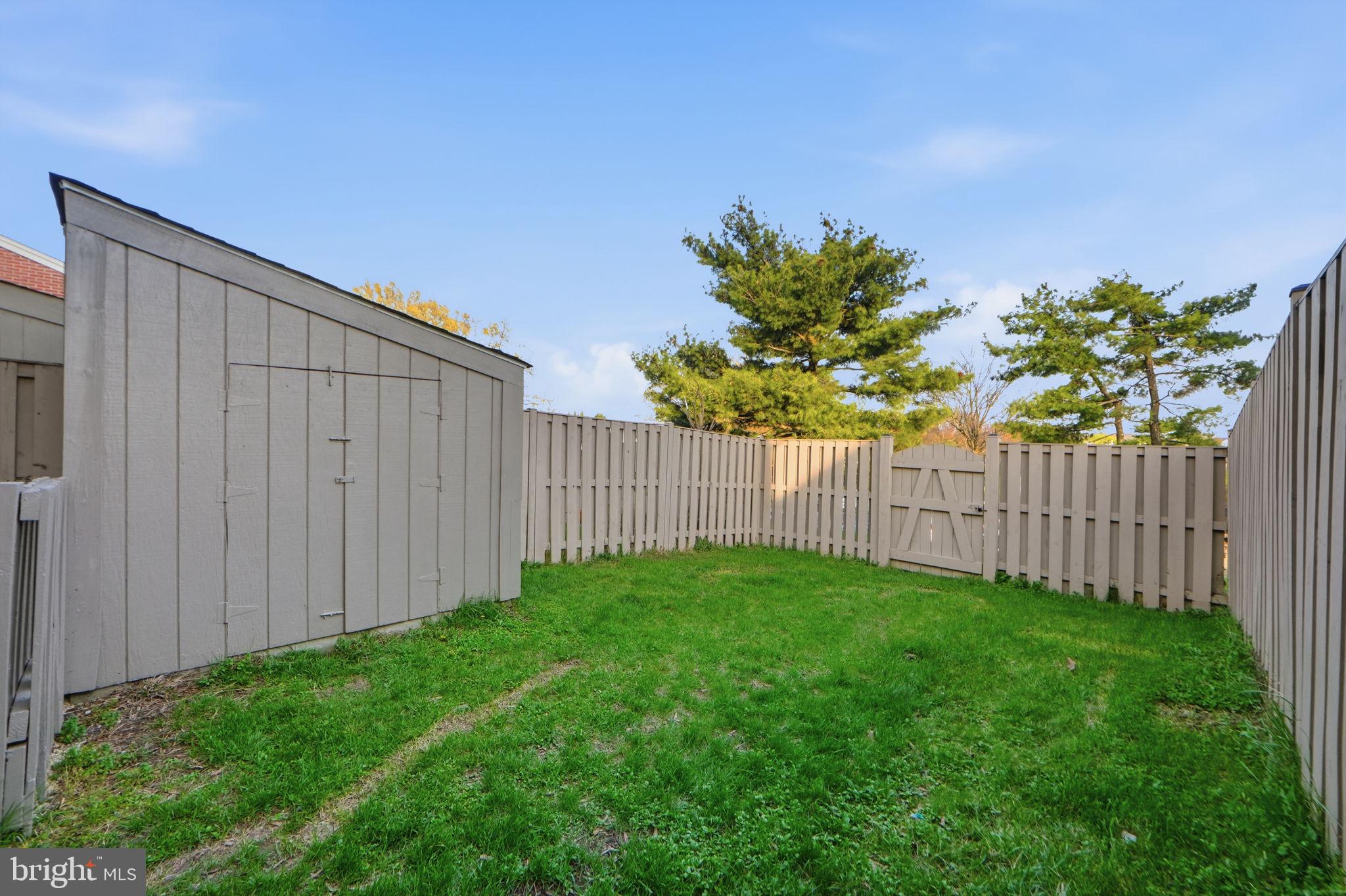 FOUR SEASONS - Residential