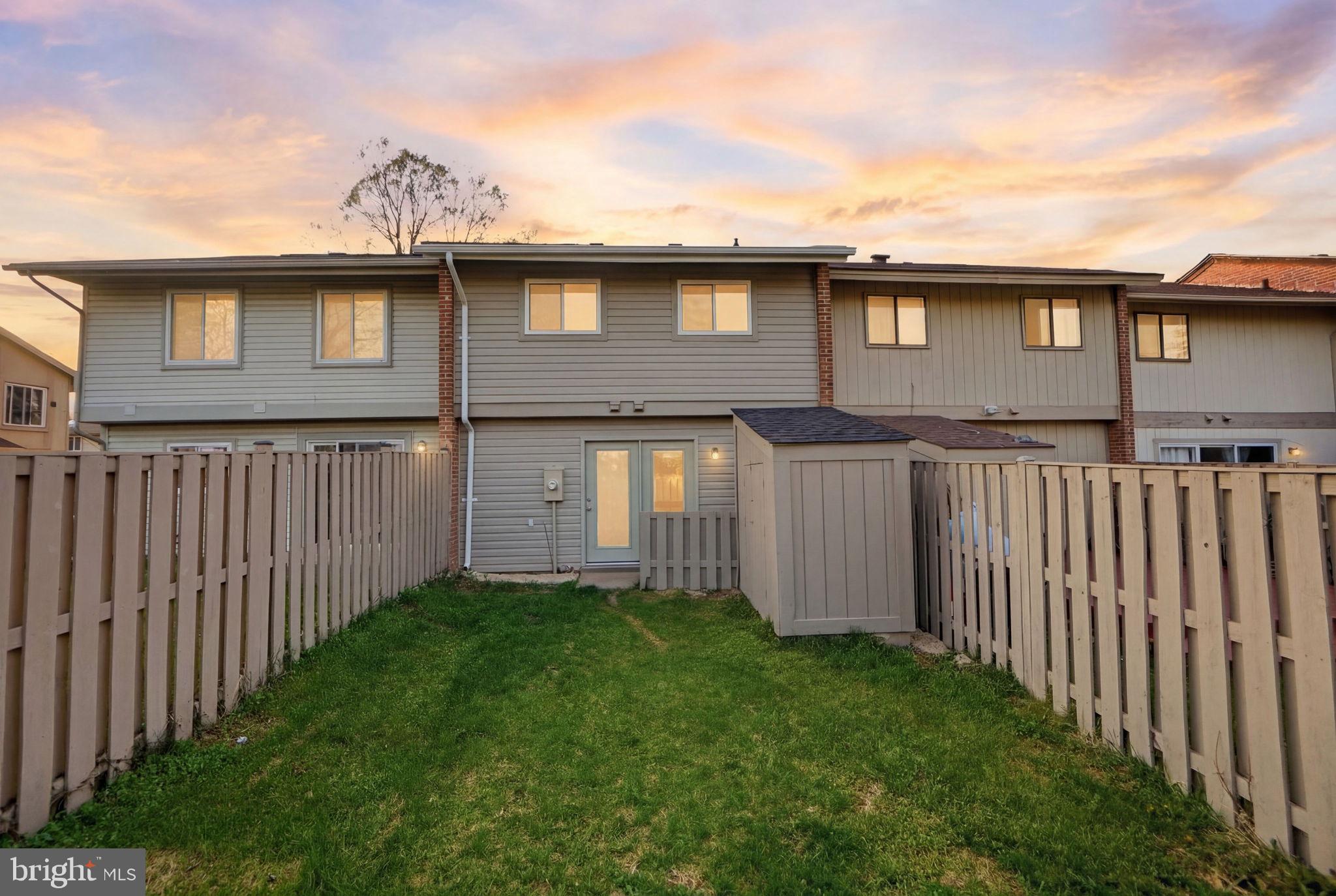 FOUR SEASONS - Residential