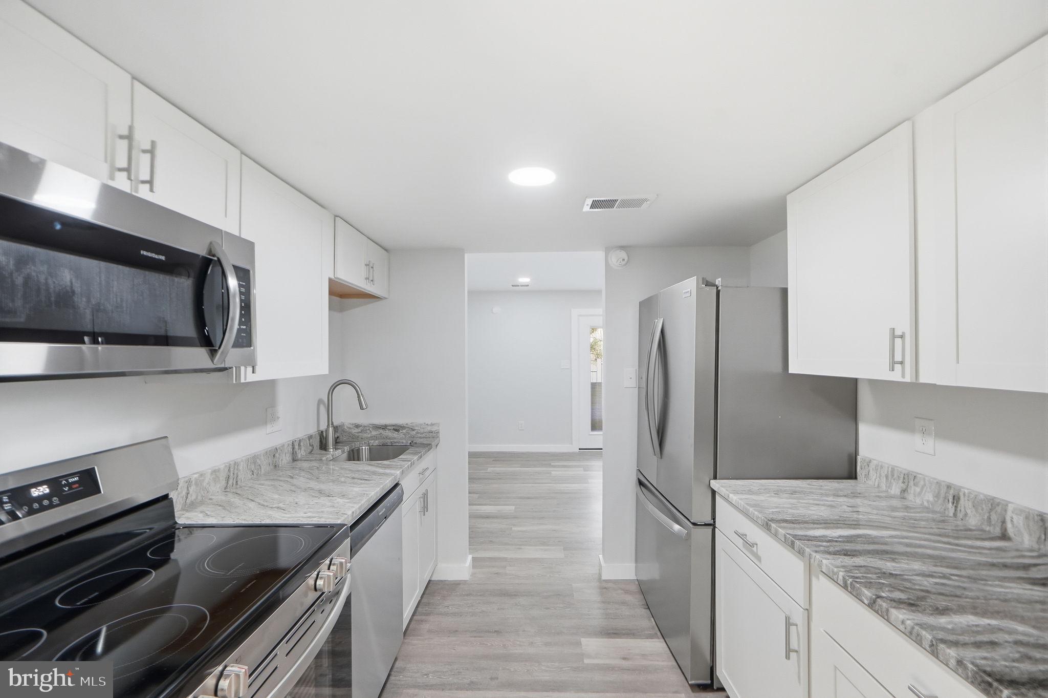 FOUR SEASONS - Residential