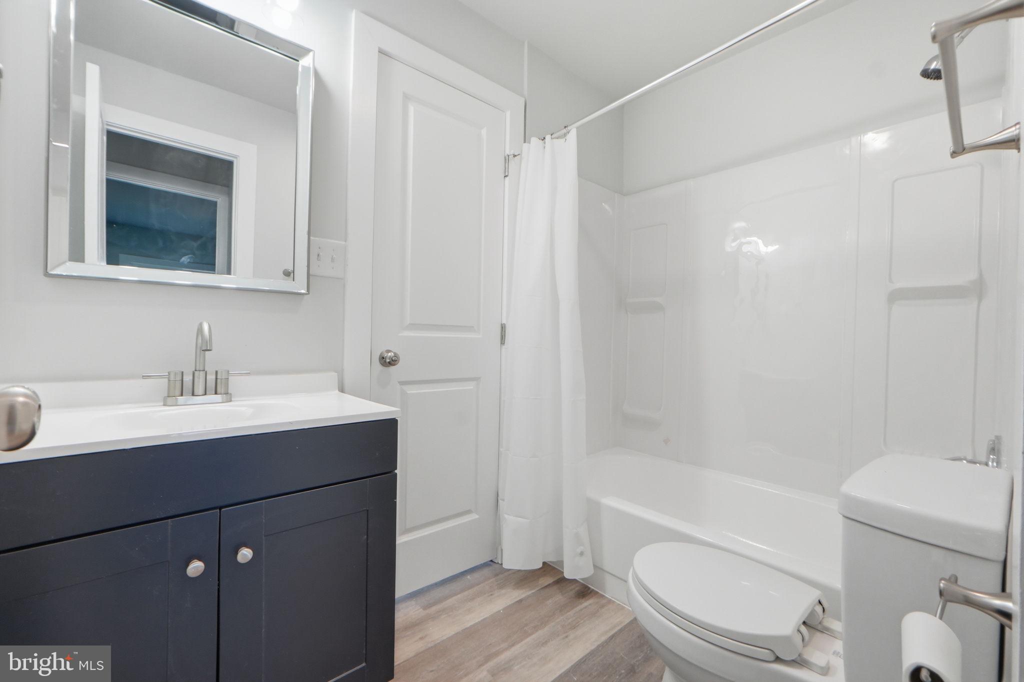 FOUR SEASONS - Residential