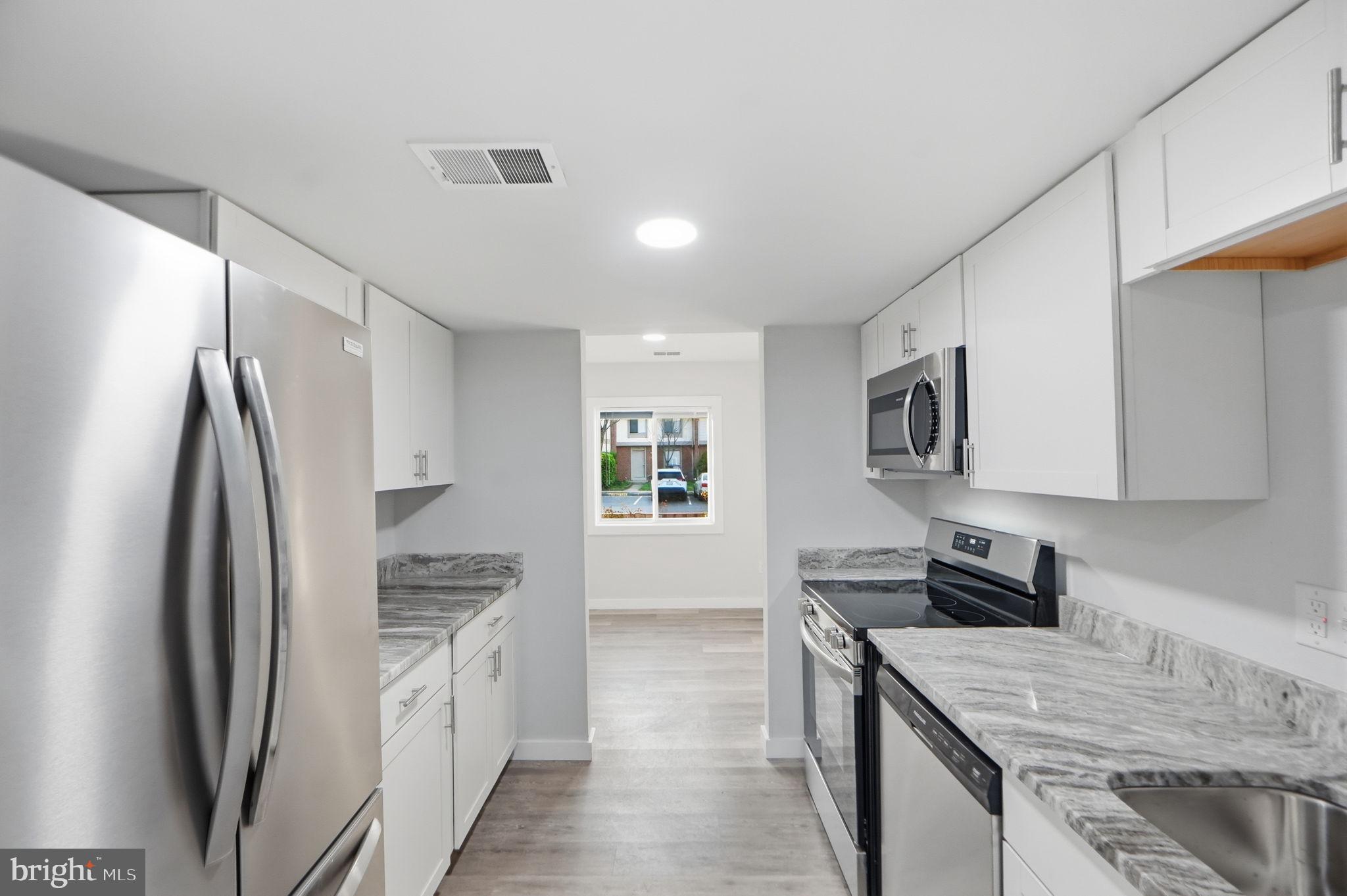 FOUR SEASONS - Residential