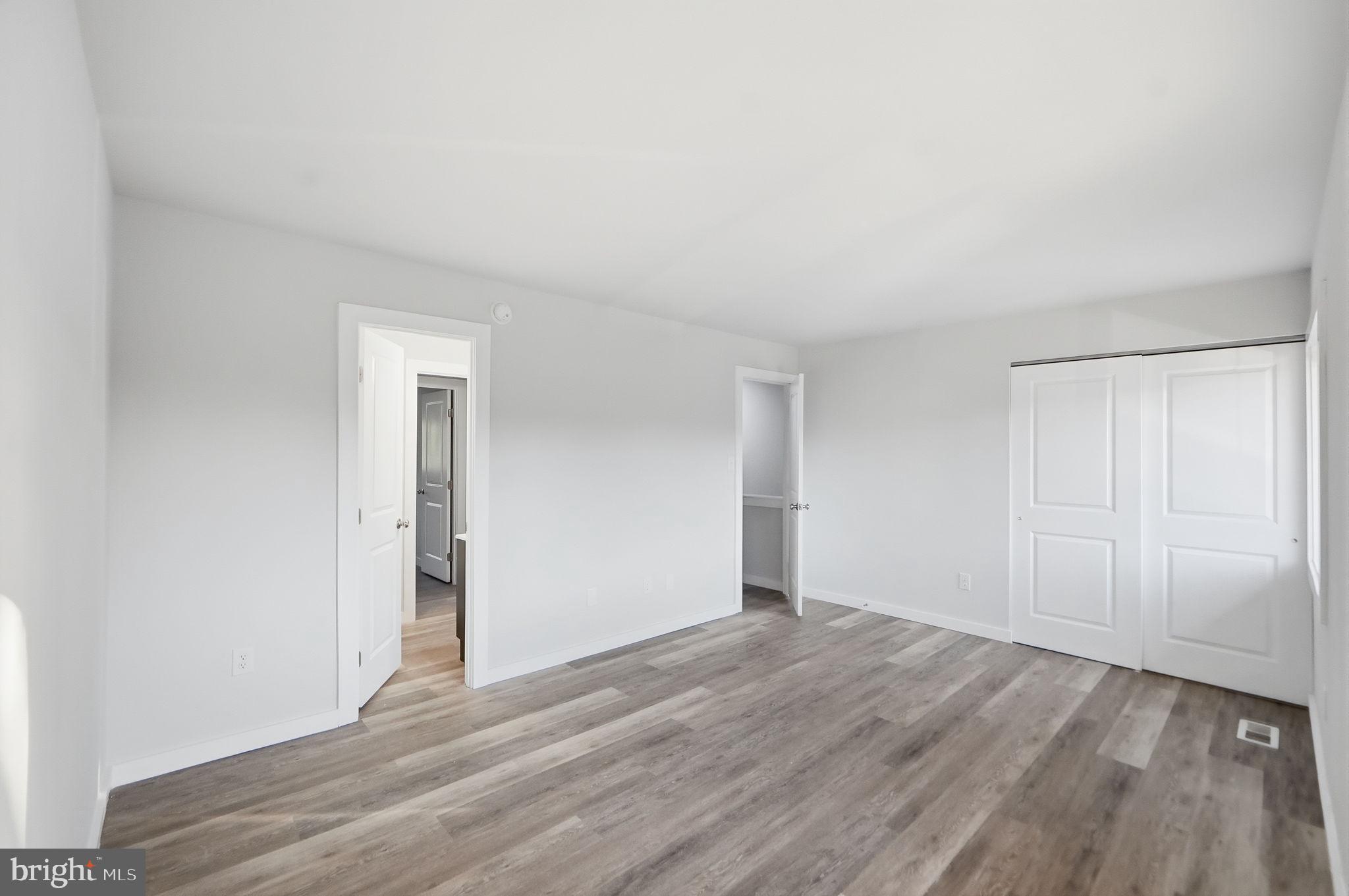 FOUR SEASONS - Residential