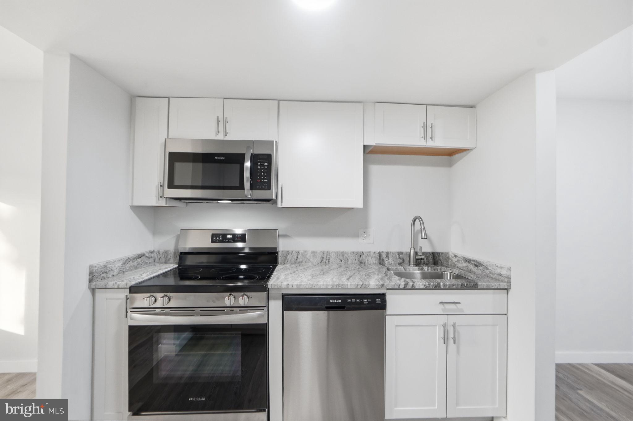 FOUR SEASONS - Residential